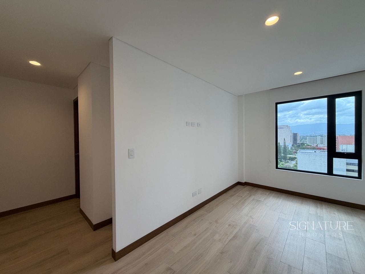 Apartamento en Renta - Ferre Díez Z.10 — Apartamento en Alquiler en Ferré Diez, Zona 10, Guatemala, Ciudad — foto 3 de 11