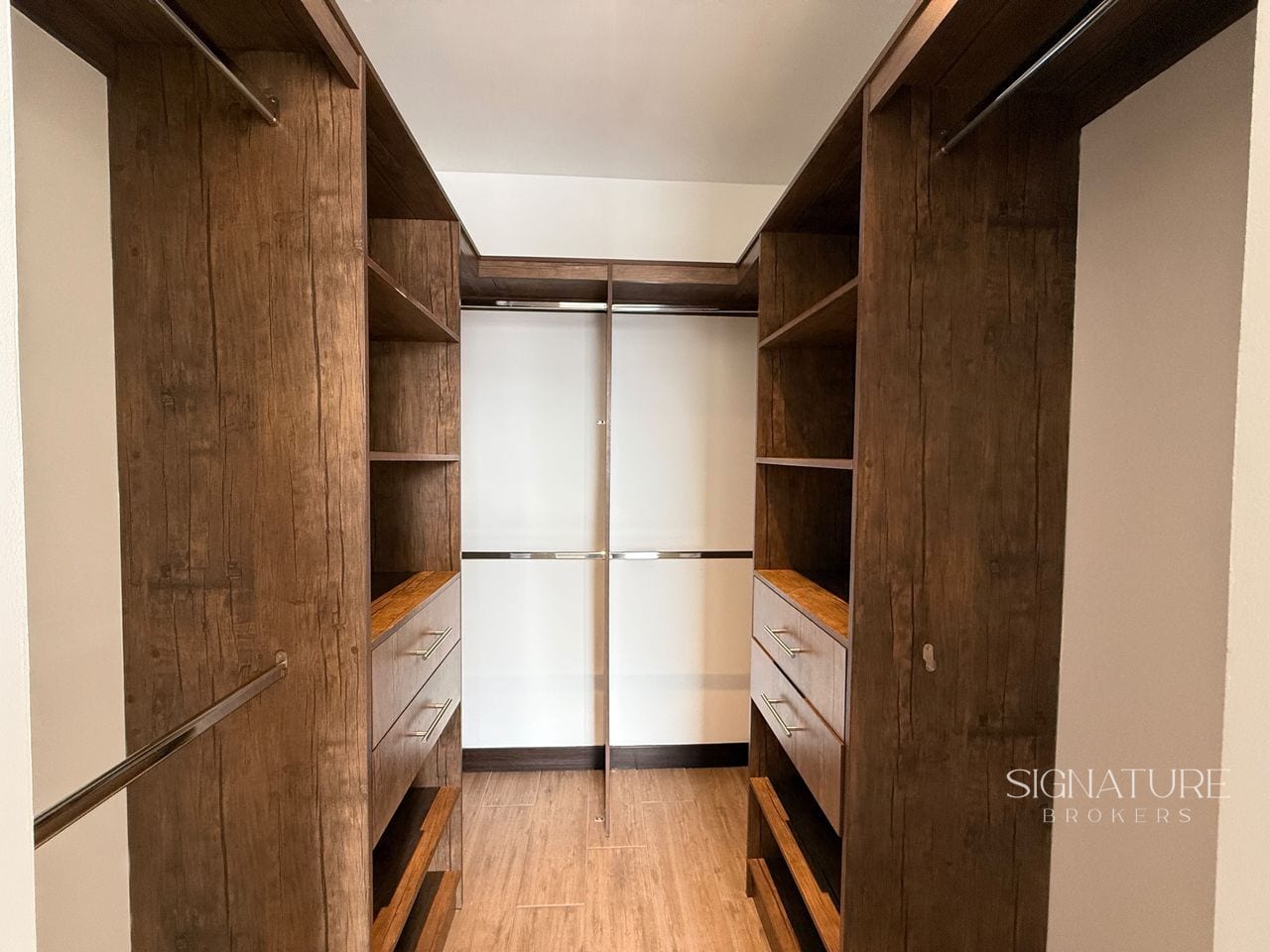 Apartamento en renta - Edificio Marqués de Oakland, zona 10 — Apartamento en Alquiler en Marques de Oakland, Zona 10, Guatemala, Ciudad — foto 7 de 11
