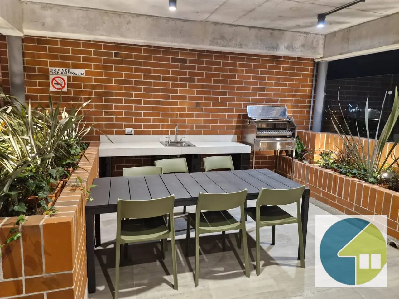 Área social — Apartamento amueblado y equipado en venta en zona 10 — Apartamento en Venta en Fiamene, Zona 10, Guatemala, Ciudad — foto 10 de 14