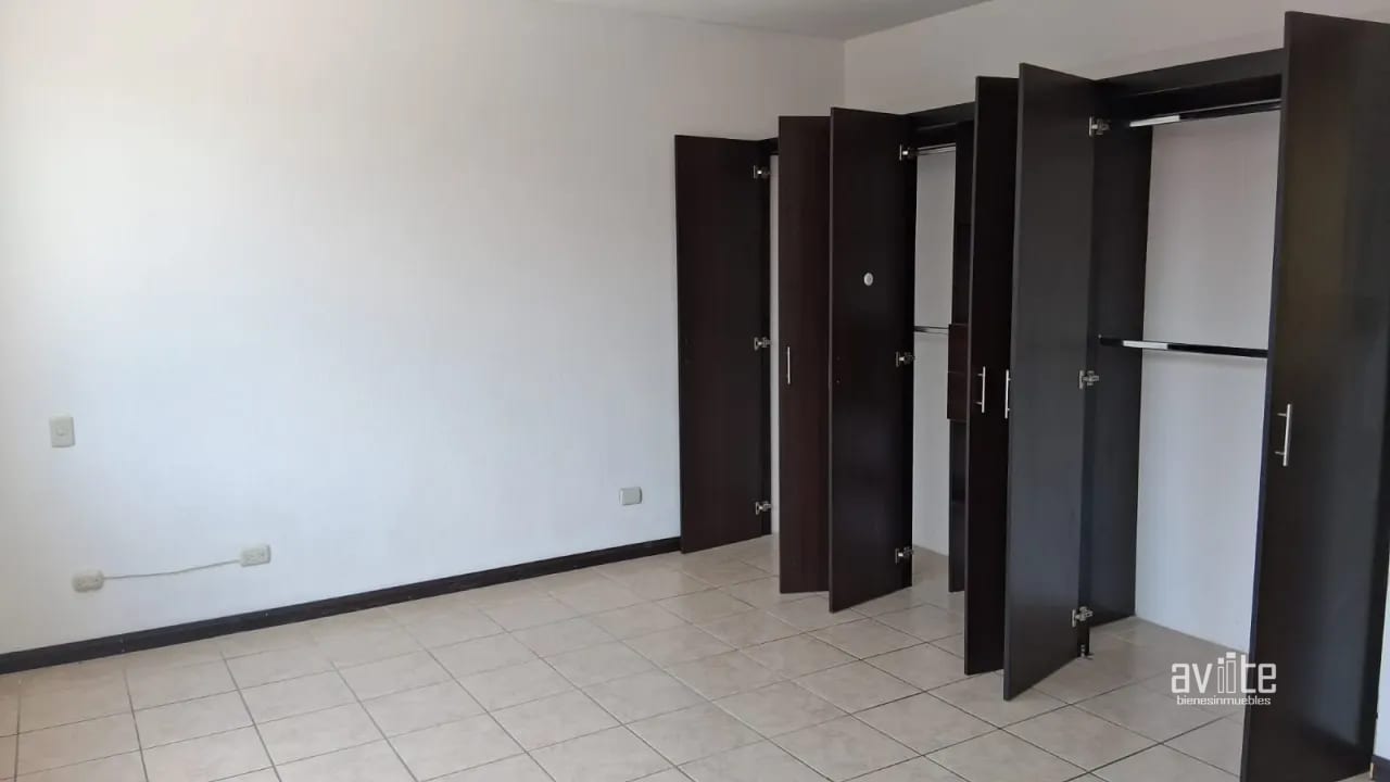 Cañadas del Naranjo, zona 4 de Mixco. Casa en venta Q1,900,000 — Casa en Venta en Montserrat II, Zona 4 Mixco, Guatemala, Ciudad — foto 16 de 17