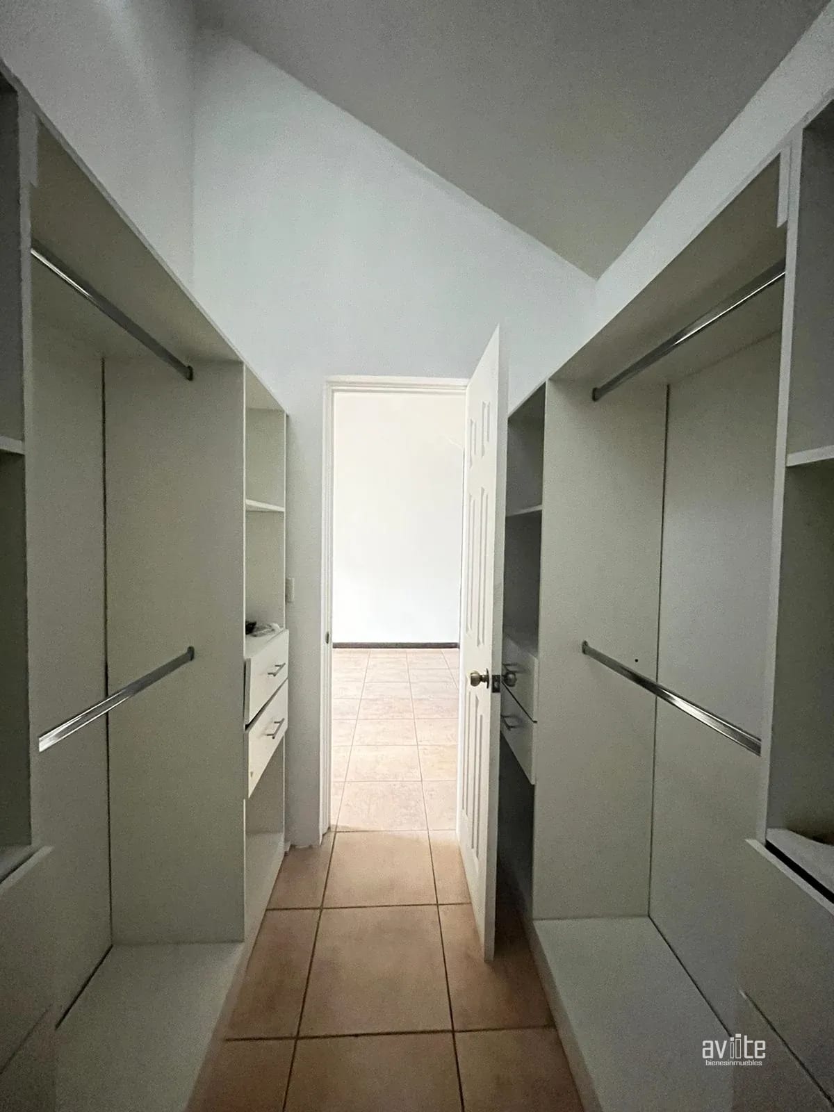 Casa tipo Solana, 4 dormitorios. Condado Naranjo, Alameda Norte $390,000 — Casa en Venta en Condado Naranjo, Zona 4 Mixco, Guatemala, Ciudad — foto 13 de 16