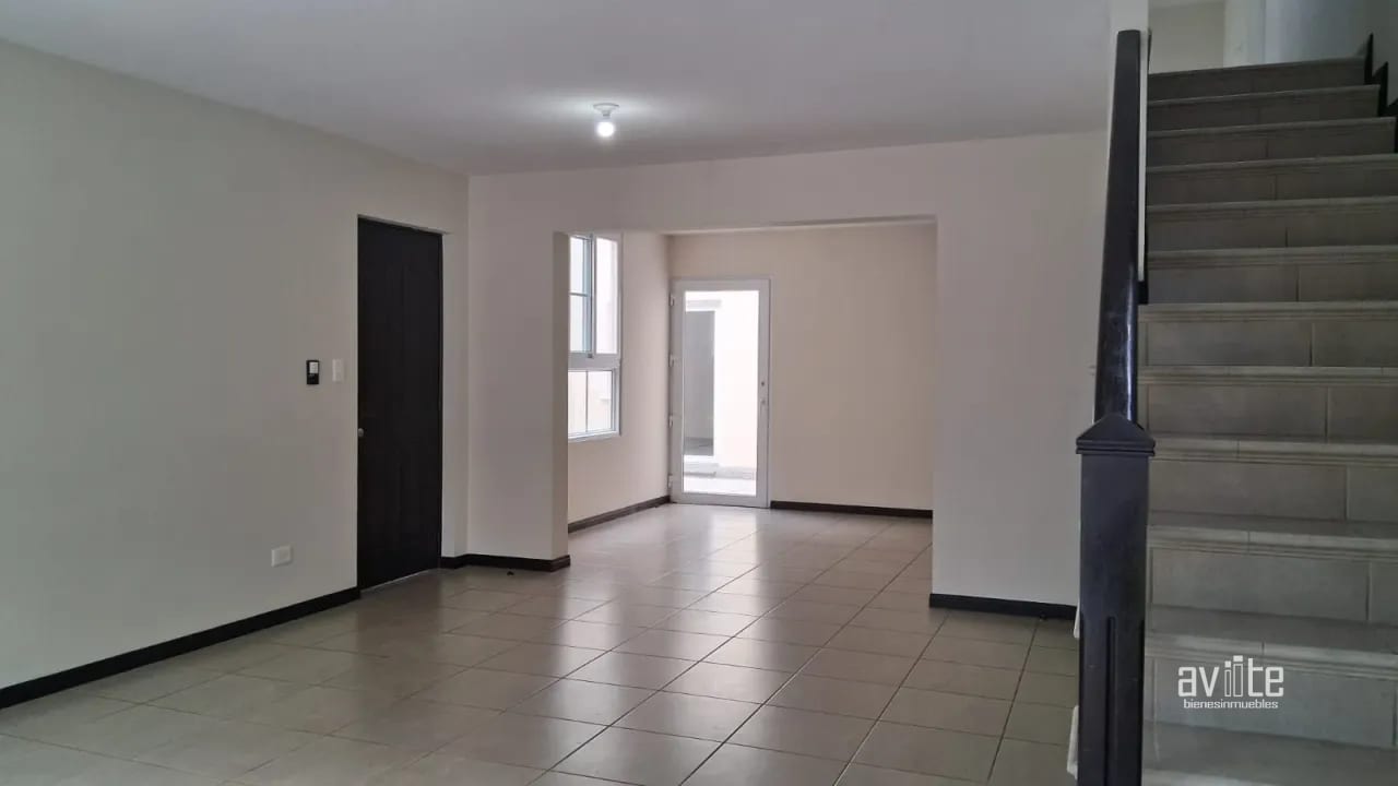 Condado Naranjo, casa Solana de construcción reciente en venta. Santa Natalia, dentro de Alameda Norte — Casa en Venta en Condado Naranjo, Zona 4 Mixco, Guatemala, Ciudad — foto 1 de 17