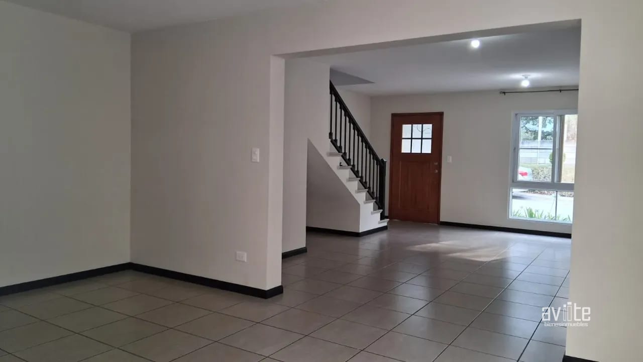 Condado Naranjo, casa Solana de construcción reciente en venta. Santa Natalia, dentro de Alameda Norte — Casa en Venta en Condado Naranjo, Zona 4 Mixco, Guatemala, Ciudad — foto 6 de 17