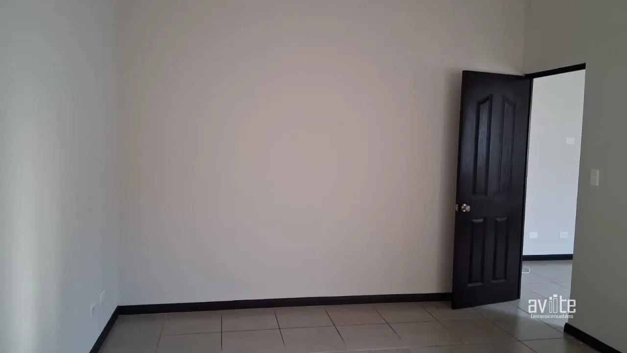 Condado Naranjo, casa Solana de construcción reciente en venta. Santa Natalia, dentro de Alameda Norte — Casa en Venta en Condado Naranjo, Zona 4 Mixco, Guatemala, Ciudad — foto 15 de 17