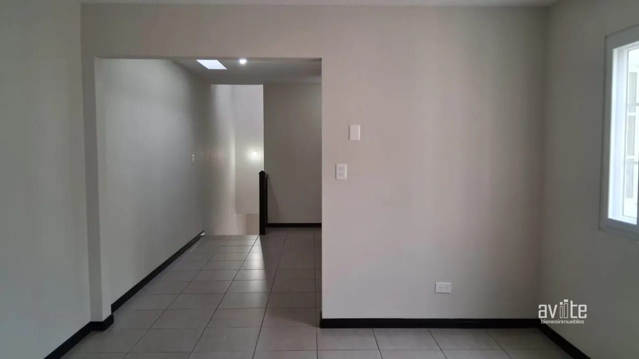 Condado Naranjo, casa Solana de construcción reciente en venta. Santa Natalia, dentro de Alameda Norte — Casa en Venta en Condado Naranjo, Zona 4 Mixco, Guatemala, Ciudad — foto 16 de 17