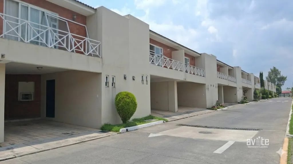 Bosques de La Fontana, zona 4 de Mixco. Venta de hermosa casa — Casa en Venta en Zona 4 Mixco, Guatemala, Ciudad — foto 1 de 14