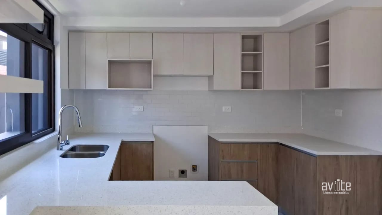 Condado Naranjo, casa para estrenar Q10,000.00 — Casa en Alquiler en Condado Naranjo, Zona 4 Mixco, Guatemala, Ciudad — foto 5 de 14