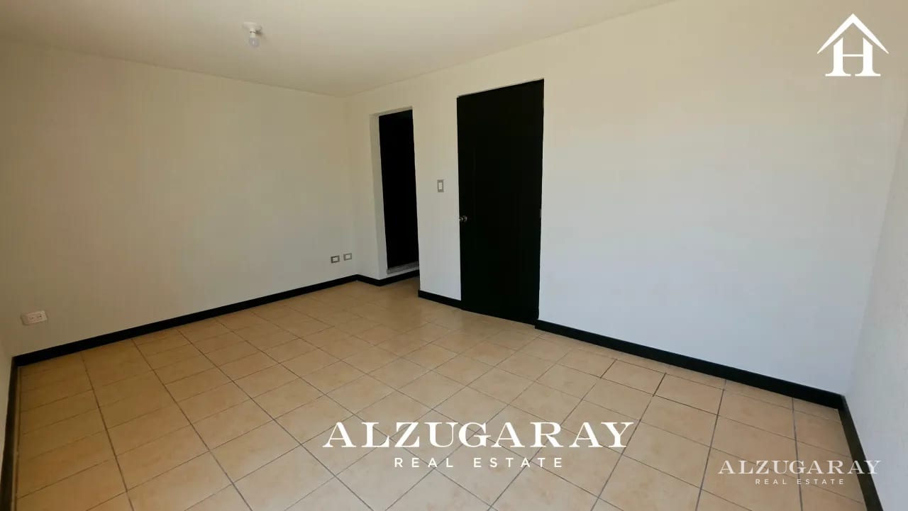 CASA 2 NIVELES CON JARDÍN -3 HAB. / RUTA A STA. ELENA BARILLAS — Apartamento en Alquiler en Villa Canales, Guatemala, Ciudad — foto 7 de 8