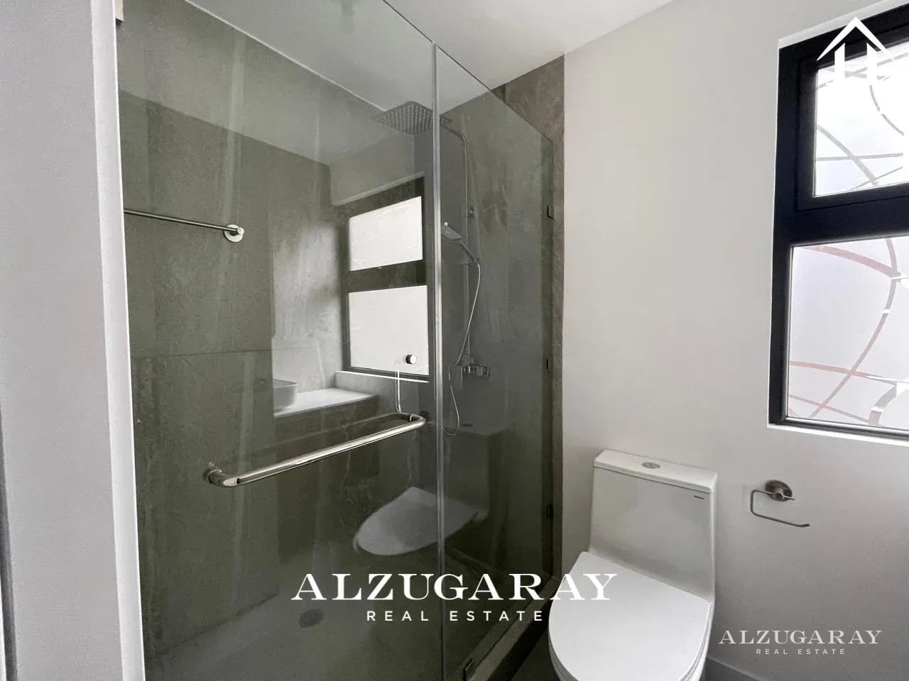 APTO MODERNO C/BALCONES - 2 HAB./ EDIF. BONADIEZ, Z.10 — Apartamento en Alquiler en Bonadiez, Zona 10, Guatemala, Ciudad — foto 9 de 11