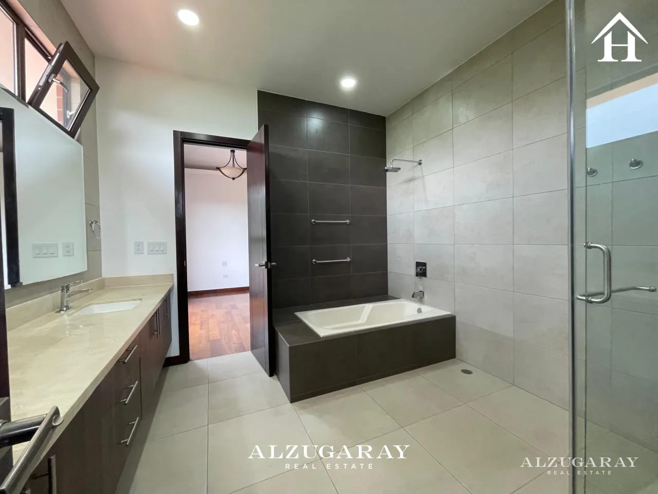 Casa Grande C/ Jardín y Pérgola - 4 Hab / Condado Concepción CAES — Casa en Alquiler en Pradera Concepción, Carretera a El Salvador, Guatemala, Ciudad — foto 14 de 15