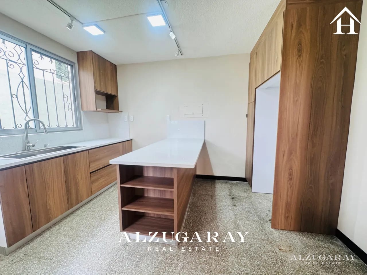 Casa con Amplio Jardin -5 Hab. / Condominio Z. 15 — Casa en Venta en Zona 15, Guatemala, Ciudad — foto 5 de 14