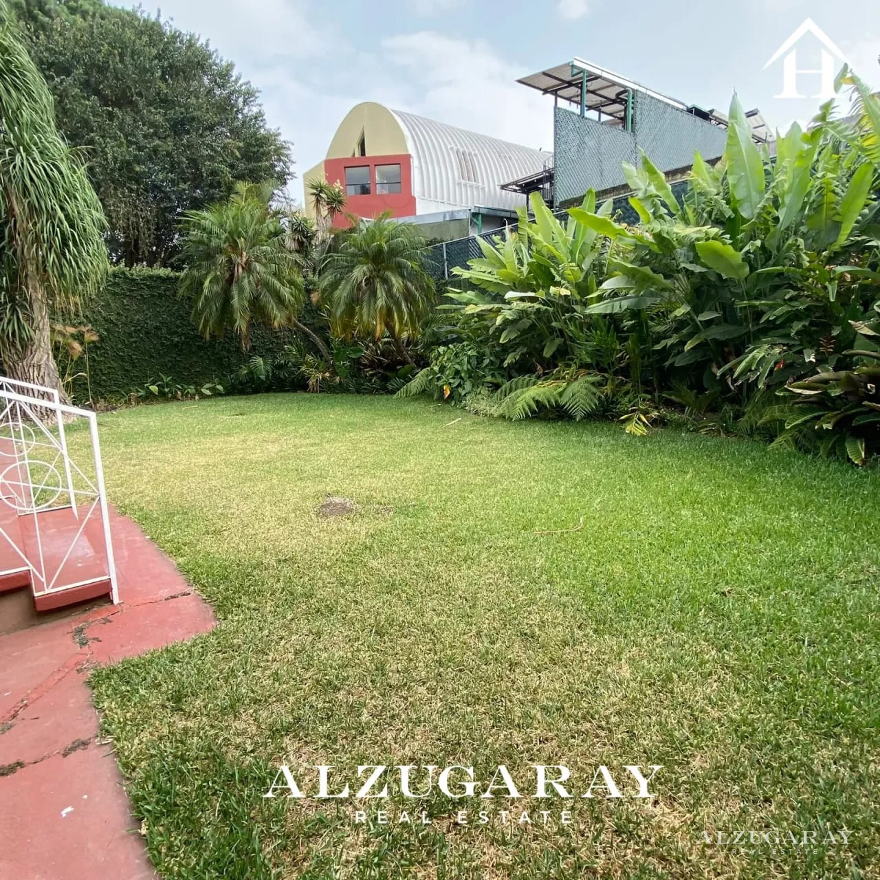 Casa con Amplio Jardin - 4 Hab/ Oakland Zona 10 — Casa en Alquiler en Zona 10, Guatemala, Ciudad — foto 7 de 12