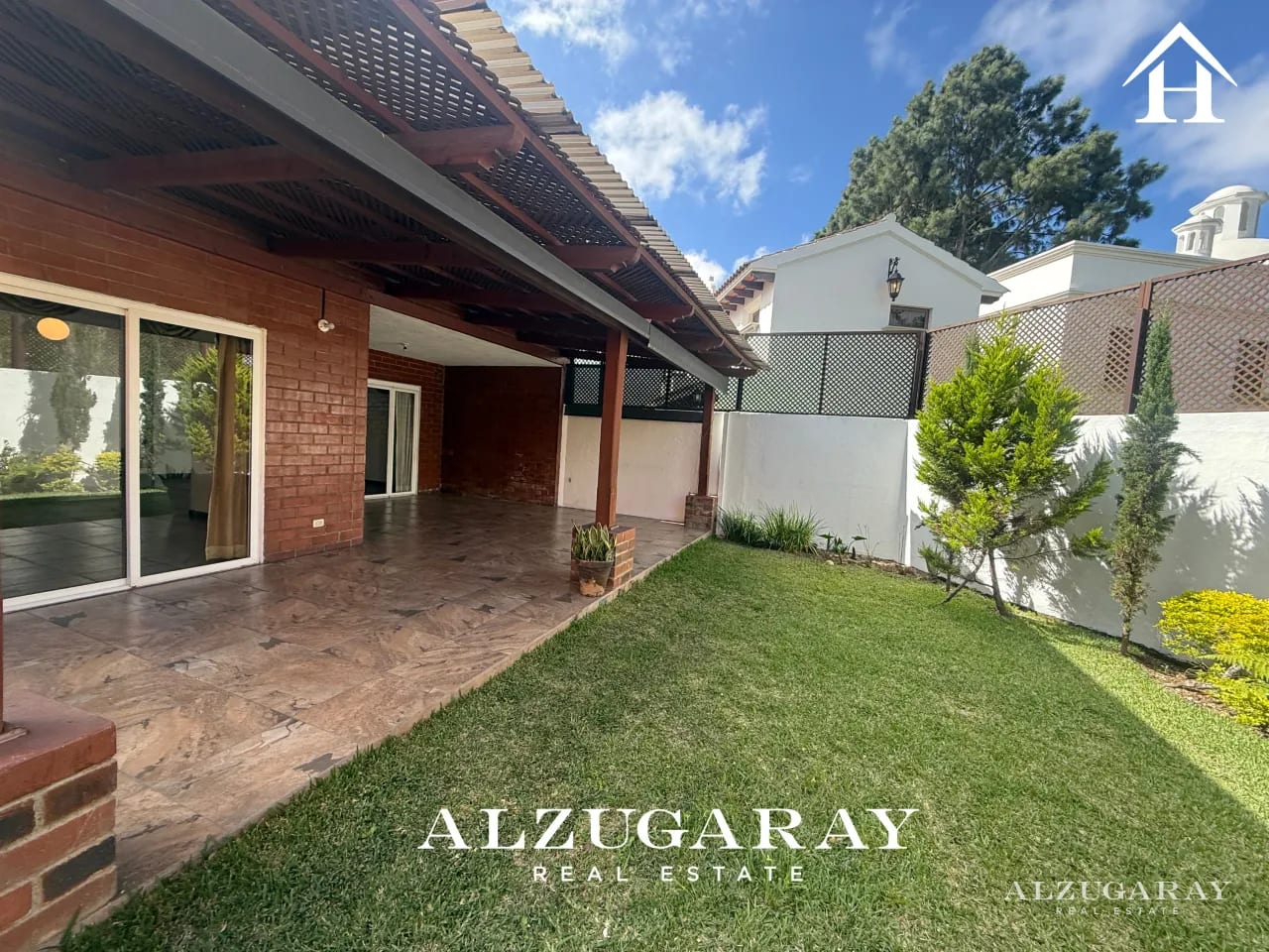 Casa en Renta con Jardin - 4 Hab. / el Prado Zona 10 — Casa en Alquiler en Zona 10, Guatemala, Ciudad — foto 1 de 11