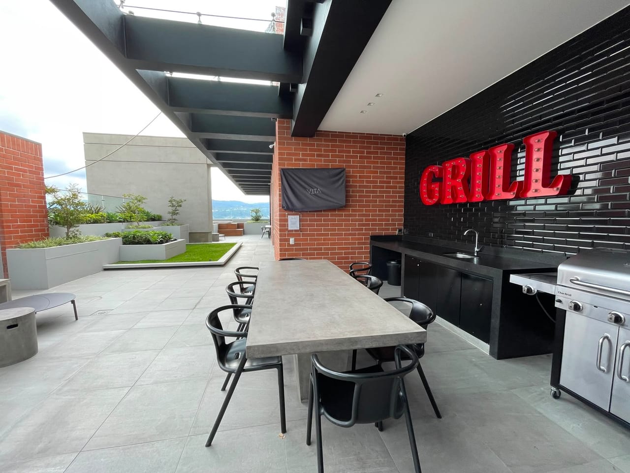 APARTAMENTO RENTA ZONA 14, EDIFICIO NOVUS, 86 MTS2, 2 DORMITORIOS, 2 PARQUEOS INDIVIDUALES, BODEGA $1,400 + IVA (SE ACEPTA ÚNICAMENTE MASCOTA PEQUEÑA) — Apartamento en Alquiler en Zona 14, Guatemala, Ciudad — foto 2 de 17
