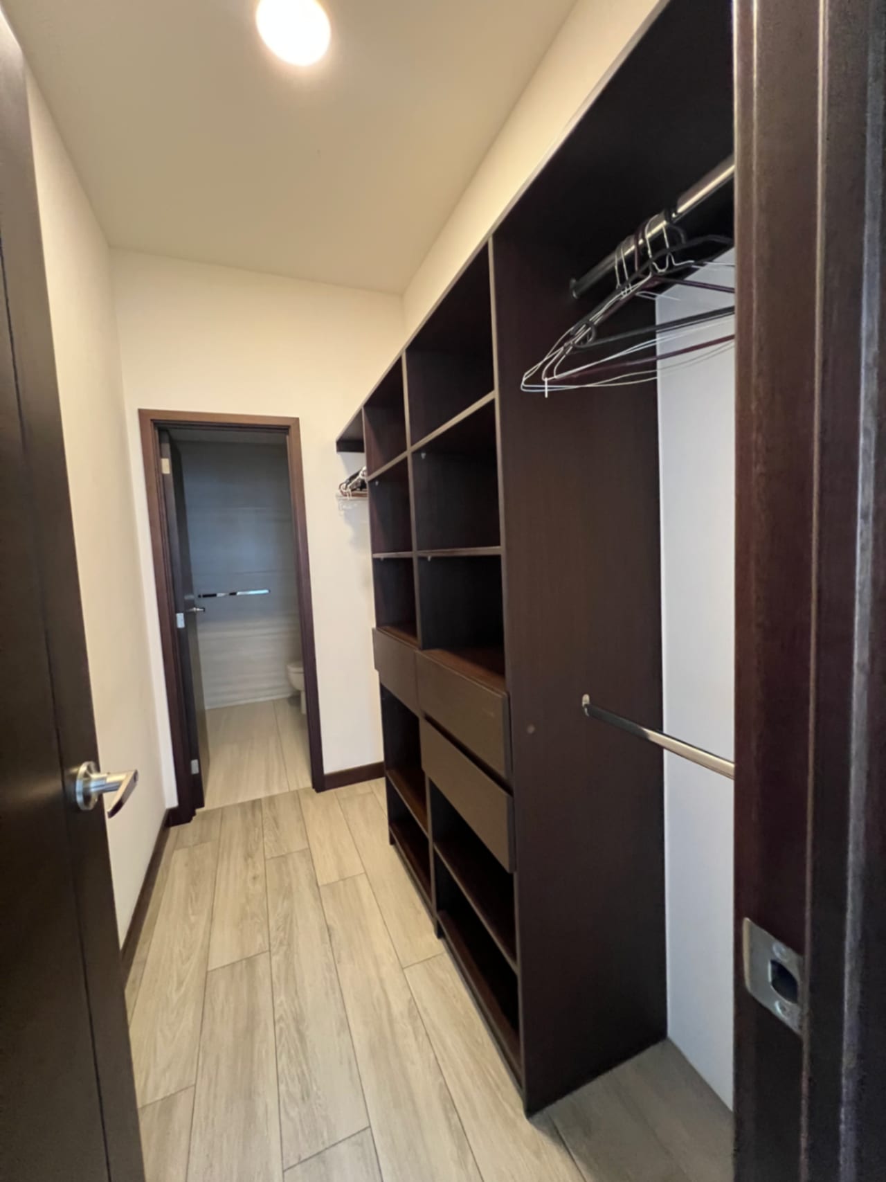 APARTAMENTO RENTA ZONA 14, EDIFICIO NOVUS, 86 MTS2, 2 DORMITORIOS, 2 PARQUEOS INDIVIDUALES, BODEGA $1,400 + IVA (SE ACEPTA ÚNICAMENTE MASCOTA PEQUEÑA) — Apartamento en Alquiler en Zona 14, Guatemala, Ciudad — foto 13 de 17