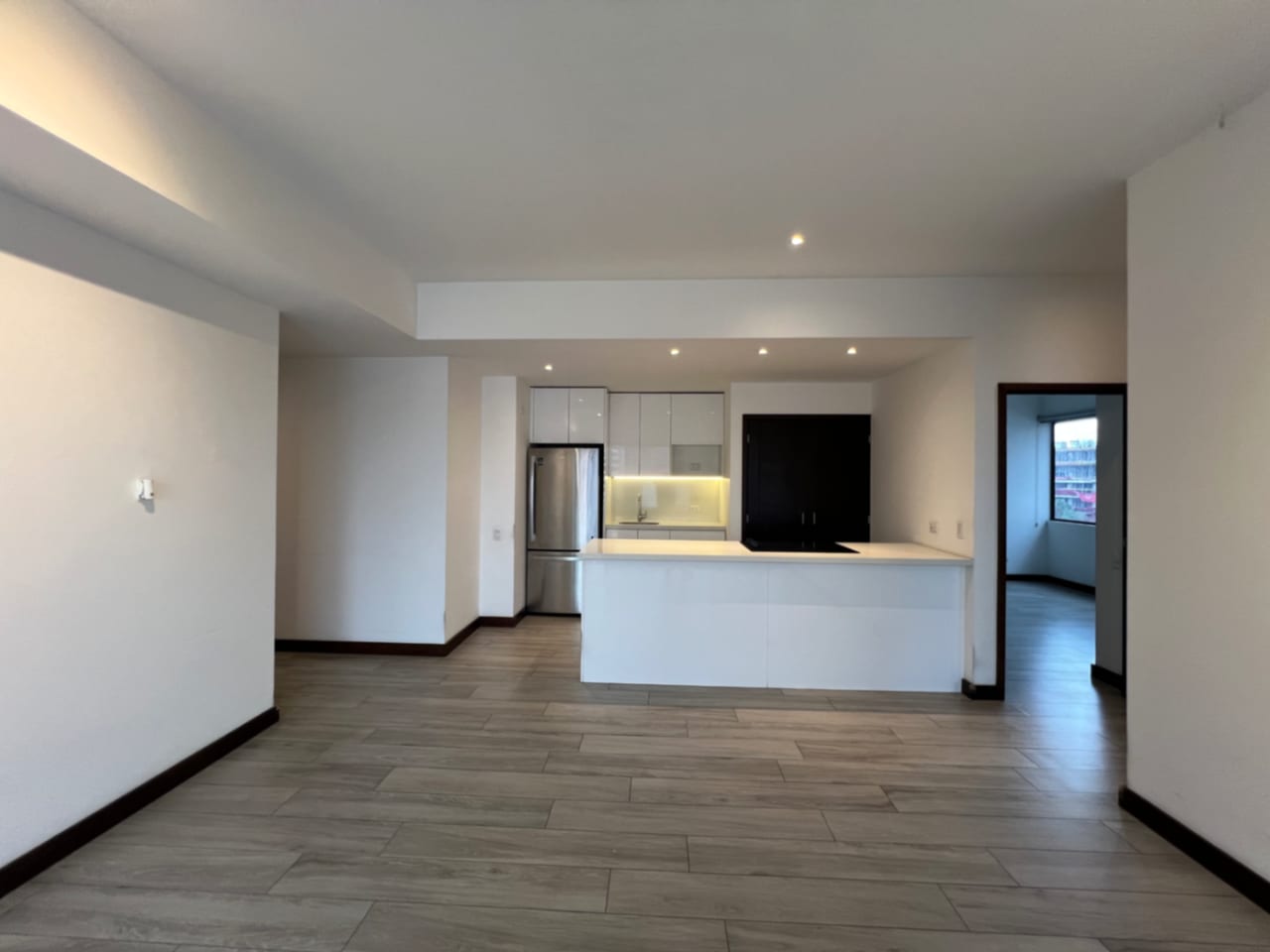 APARTAMENTO RENTA ZONA 14, EDIFICIO NOVUS, 86 MTS2, 2 DORMITORIOS, 2 PARQUEOS INDIVIDUALES, BODEGA $1,400 + IVA (SE ACEPTA ÚNICAMENTE MASCOTA PEQUEÑA) — Apartamento en Alquiler en Zona 14, Guatemala, Ciudad — foto 1 de 17