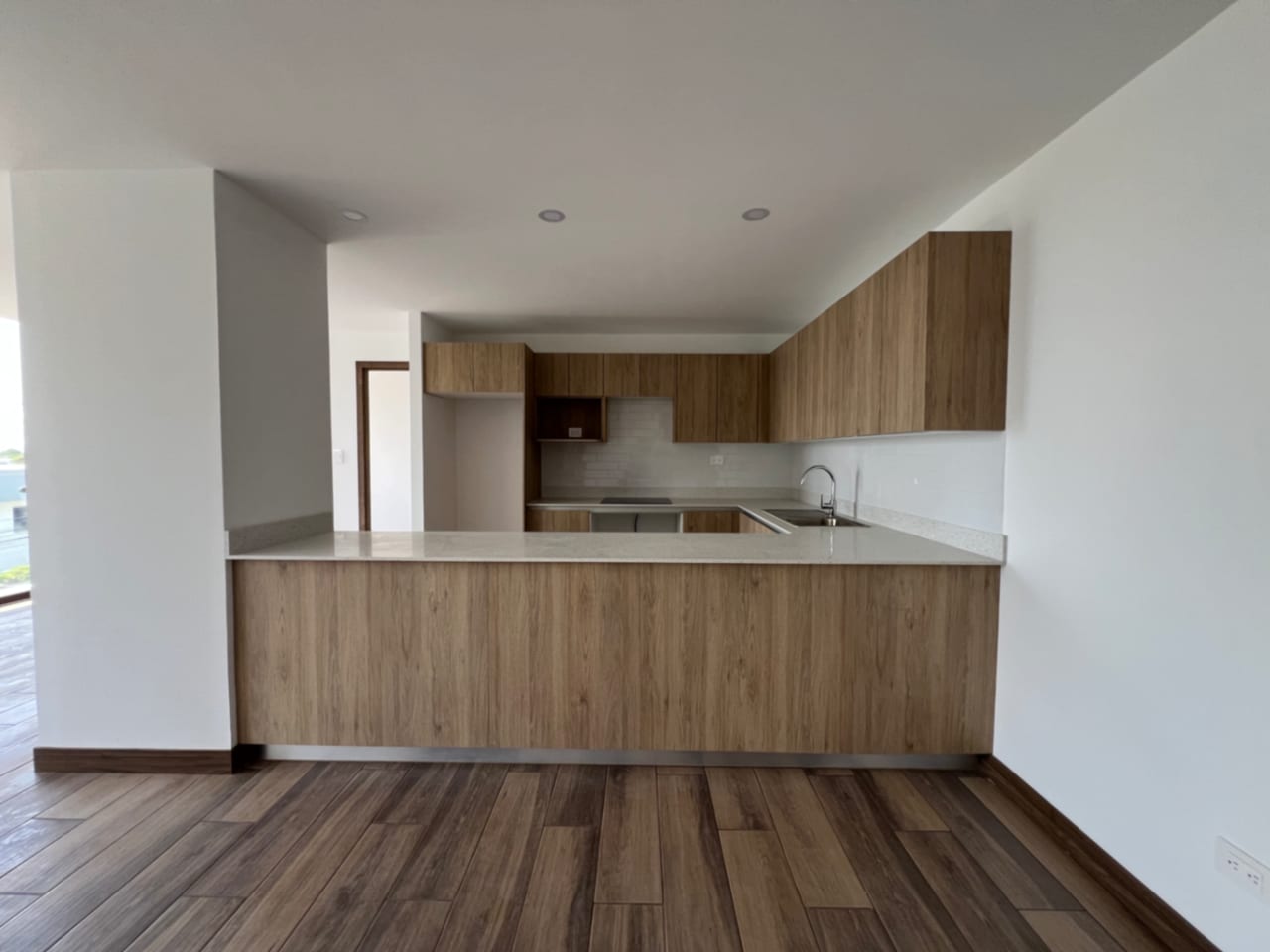 Apartamento Nuevo Venta Zona 15 Vista Hermosa 1,3 Dormitorios 2 Baños 94 MTS2, 2 Parqueos y Bod Ega $245,000 — Apartamento en Venta en Vista Hermosa I, Zona 15, Guatemala, Ciudad — foto 1 de 13