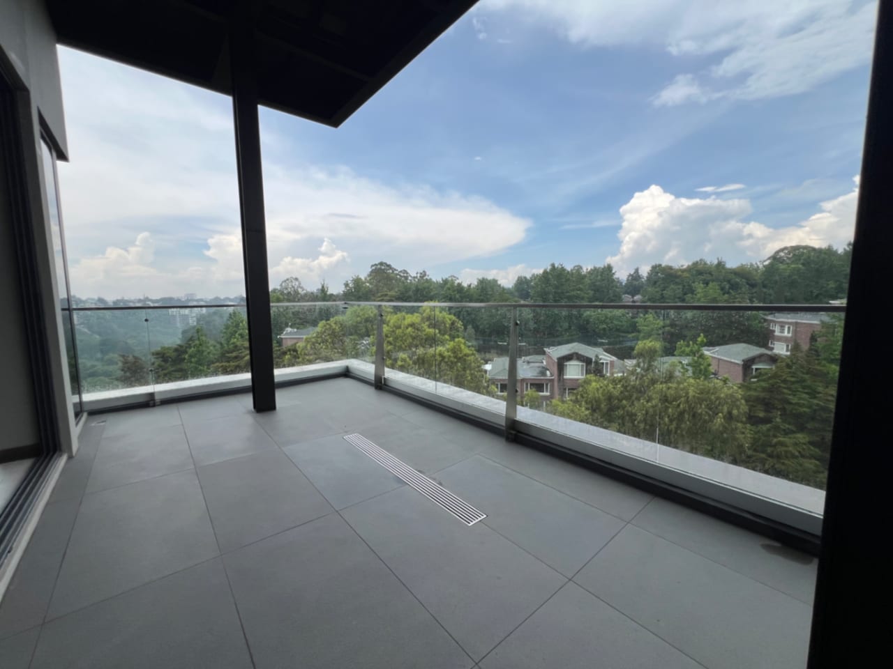Penthouse Renta Spazio Residencias, con Aire Acondicionado Zona 15, 135 MTS2 de Apto + 96 MTS2 Terraza, 3 Dormitorios + Dorm Servicio $4,580 + Iva — Apartamento en Venta en Zona 15, Guatemala, Ciudad — foto 2 de 7