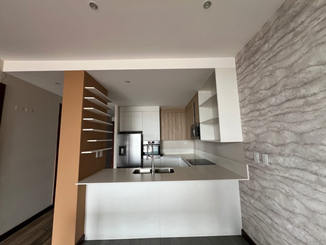 Apartamento Renta Zona 15 Vista Hermosa 2, Edificio Vhista , 2 Dormitorios , 2,5 Baños, 135 MTS2 $1,500 Linda Vista (no Se Aceptan Mascotas) — Apartamento en Alquiler en Vista Hermosa II, Zona 15, Guatemala, Ciudad — foto 1 de 16