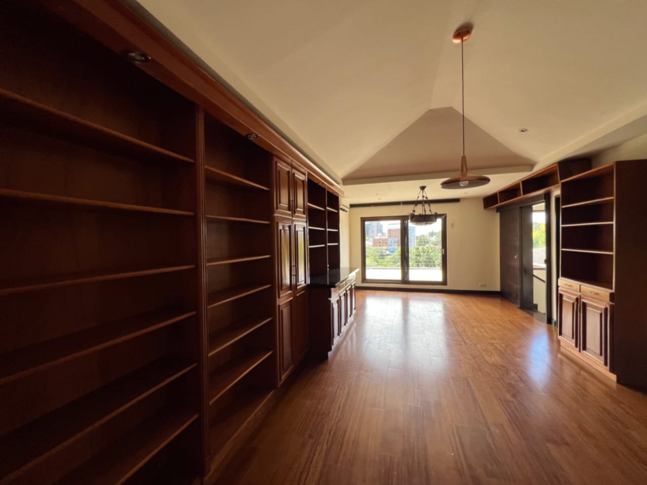 Casa Renta Condominio Exclusivo la Joya Zona 10, 430 MTS2, 4 Dormitorios $4,500 Dólares Más Iva — Casa en Alquiler en Zona 10, Guatemala, Ciudad — foto 8 de 17