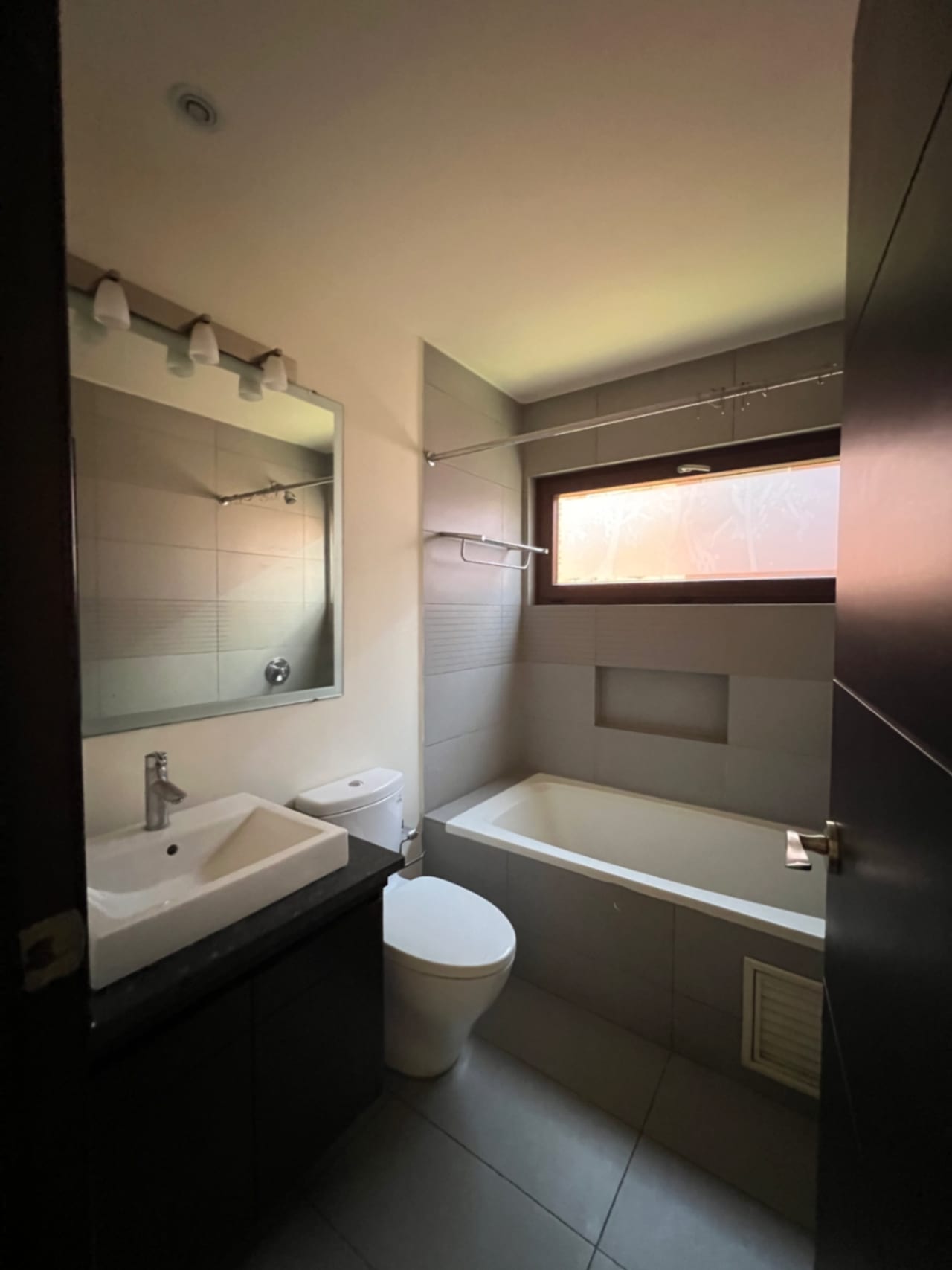 Casa Renta Condominio Exclusivo la Joya Zona 10, 430 MTS2, 4 Dormitorios $4,500 Dólares Más Iva — Casa en Alquiler en Zona 10, Guatemala, Ciudad — foto 9 de 17