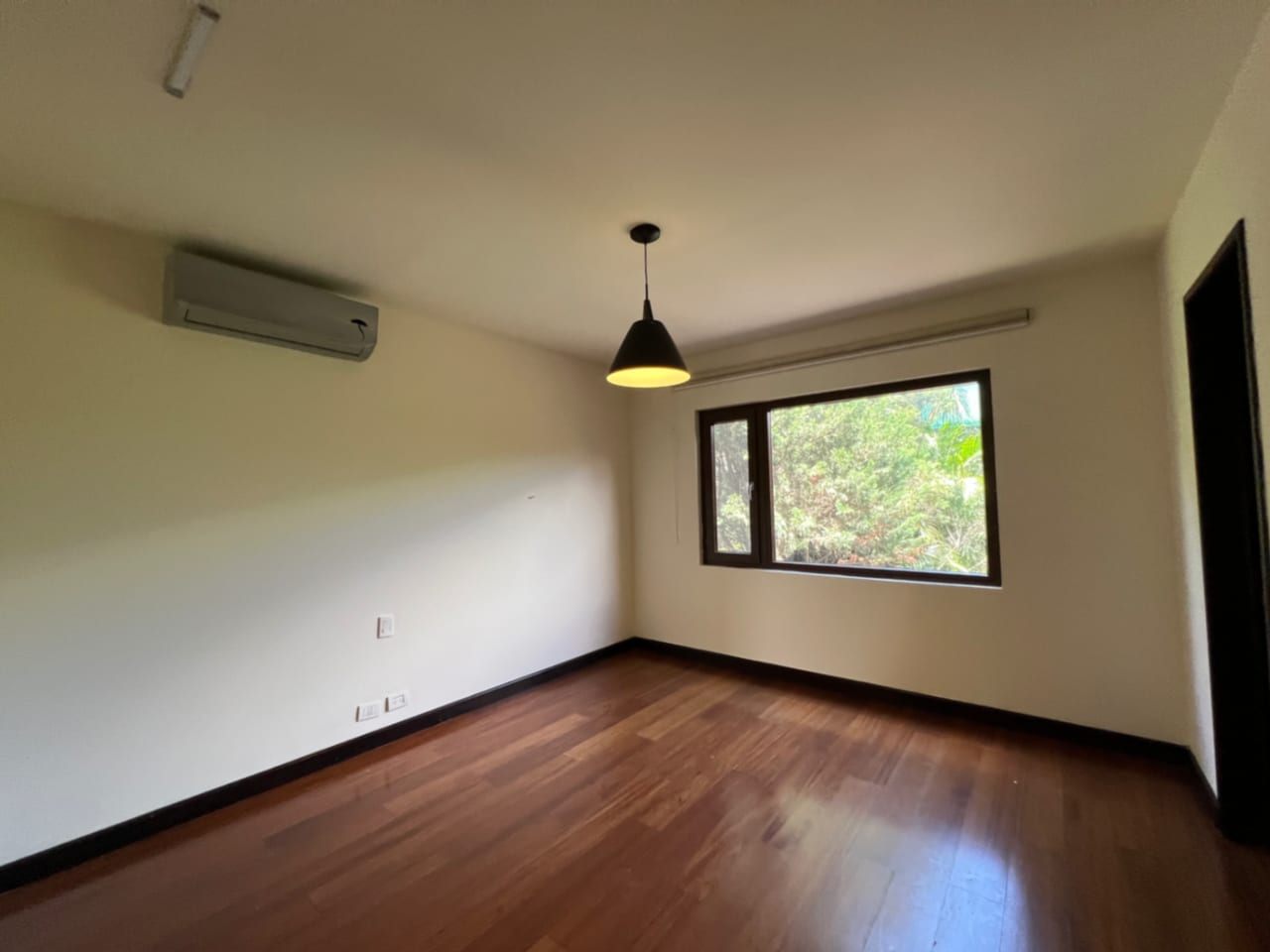 Casa Renta Condominio Exclusivo la Joya Zona 10, 430 MTS2, 4 Dormitorios $4,500 Dólares Más Iva — Casa en Alquiler en Zona 10, Guatemala, Ciudad — foto 10 de 17