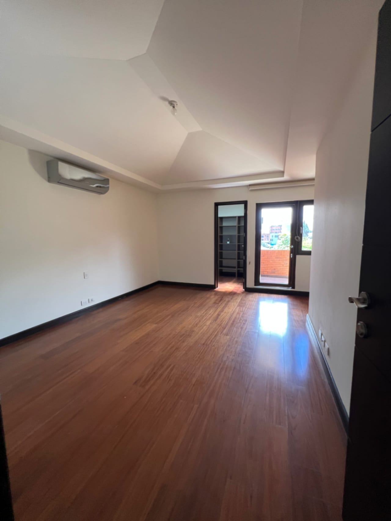 Casa Renta Condominio Exclusivo la Joya Zona 10, 430 MTS2, 4 Dormitorios $4,500 Dólares Más Iva — Casa en Alquiler en Zona 10, Guatemala, Ciudad — foto 12 de 17