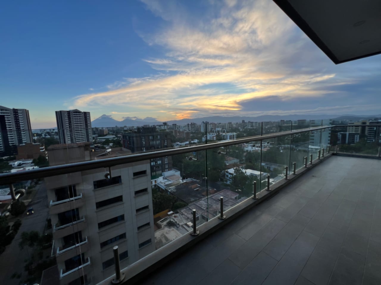 Apartamento Renta Zona 15 Vista Hermosa 2, Edificio Vhista , 2 Dormitorios , 2,5 Baños, 135 MTS2 $1,500 Linda Vista (no Se Aceptan Mascotas) — Apartamento en Alquiler en Vista Hermosa II, Zona 15, Guatemala, Ciudad — foto 2 de 16