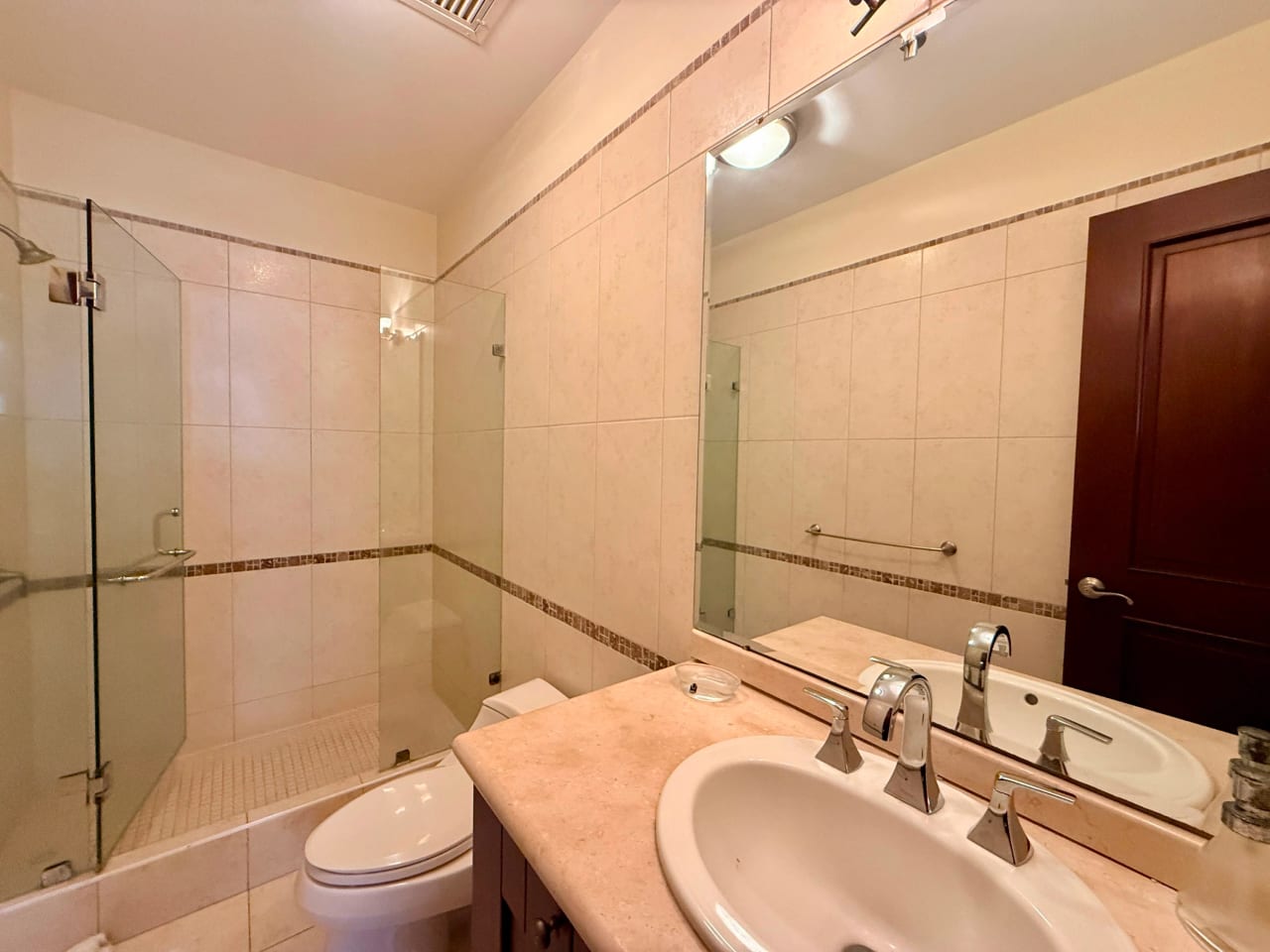 Alquilo apartamento amueblado en Casa Rialto zona 14 — Apartamento en Alquiler en Zona 14, Guatemala, Ciudad — foto 14 de 17