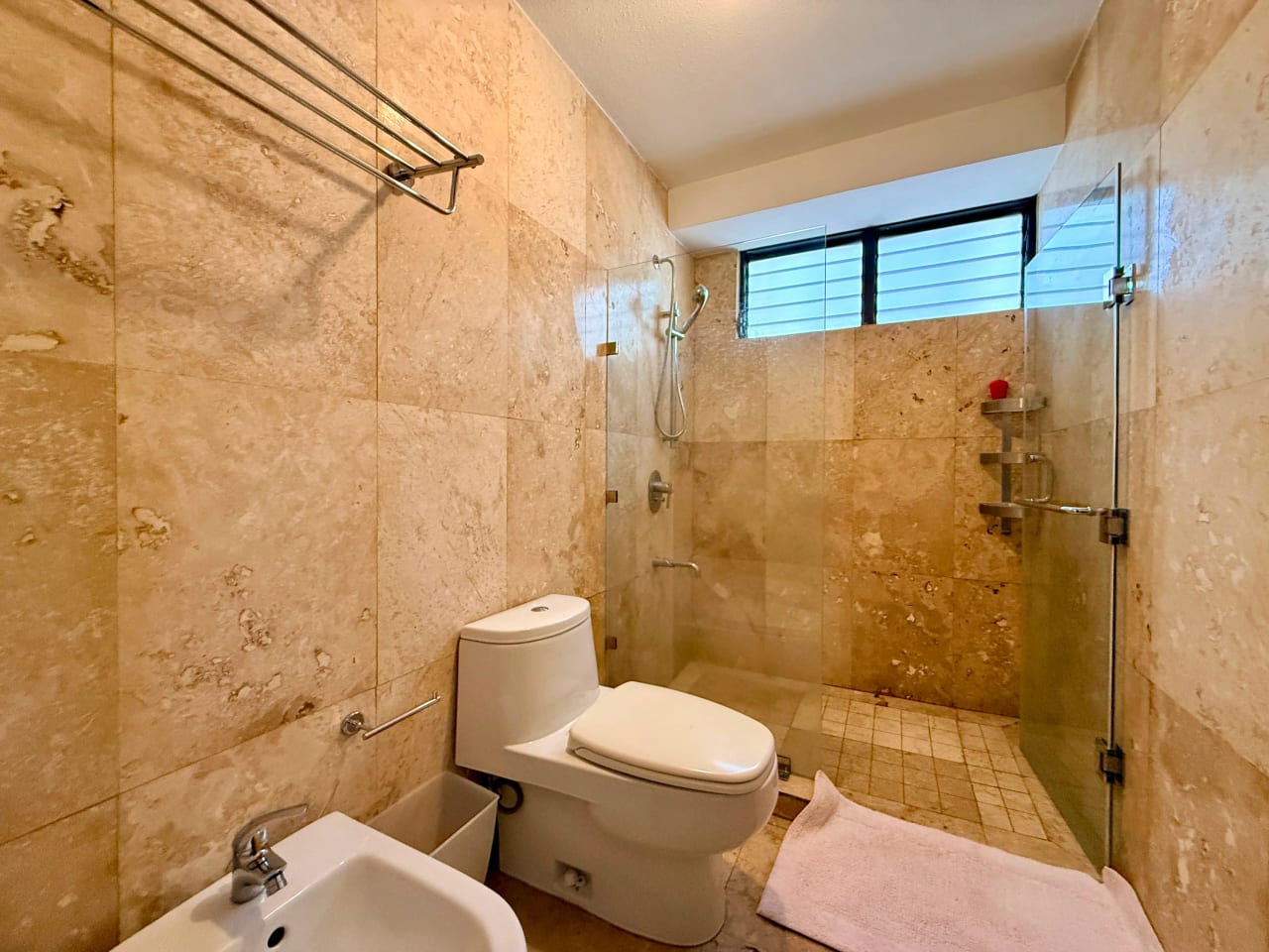 Alquilo apartamento amueblado en Moradas del Acueducto zona 10 — Apartamento en Alquiler en Zona 10, Guatemala, Ciudad — foto 17 de 17