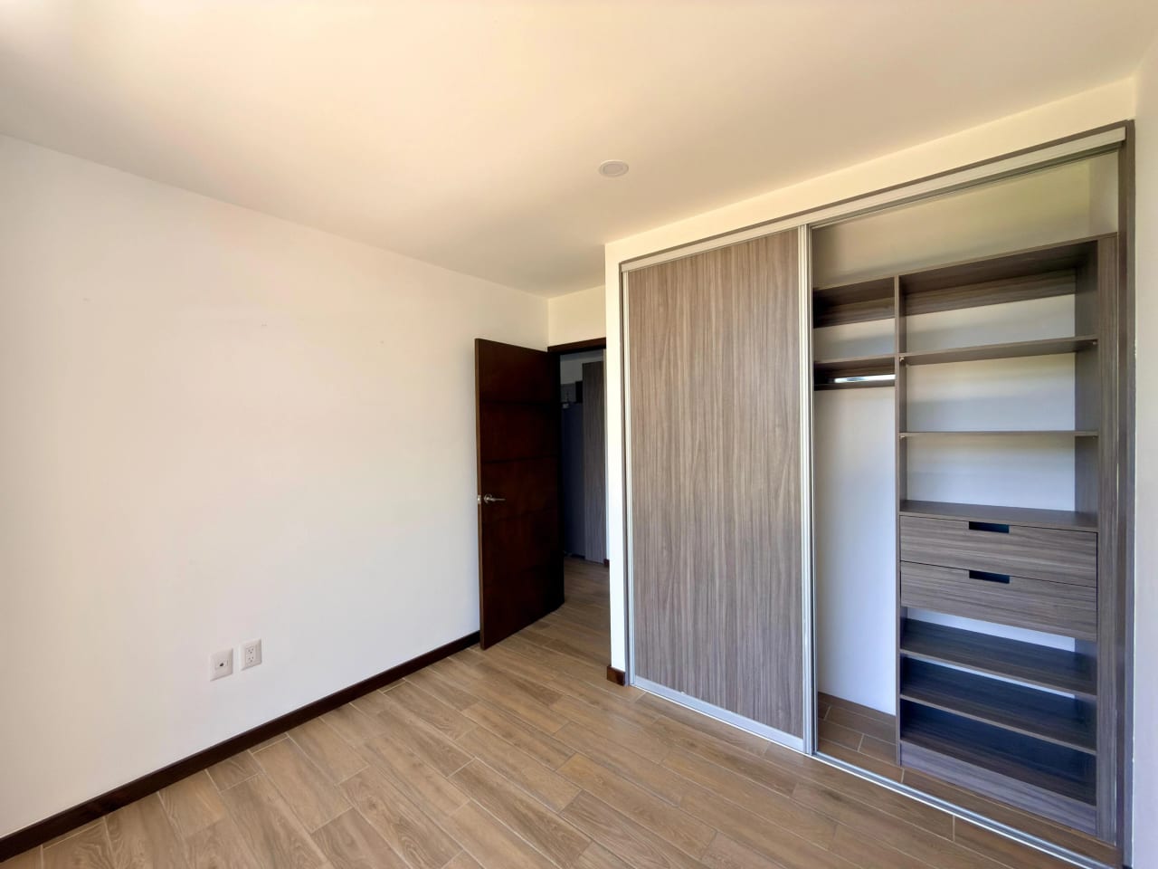Vendo apartamento en O2 km 14.5 Carretera Salvador — Apartamento en Venta en Carretera a El Salvador, Guatemala, Ciudad — foto 4 de 17