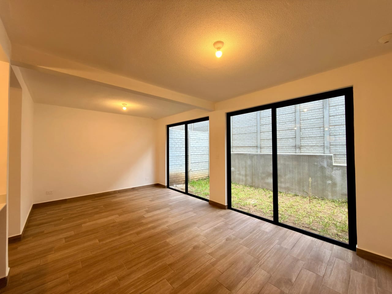 Vendo casa en condominio Laureles zona 16 — Casa en Venta en Zona 16, Guatemala, Ciudad — foto 2 de 16
