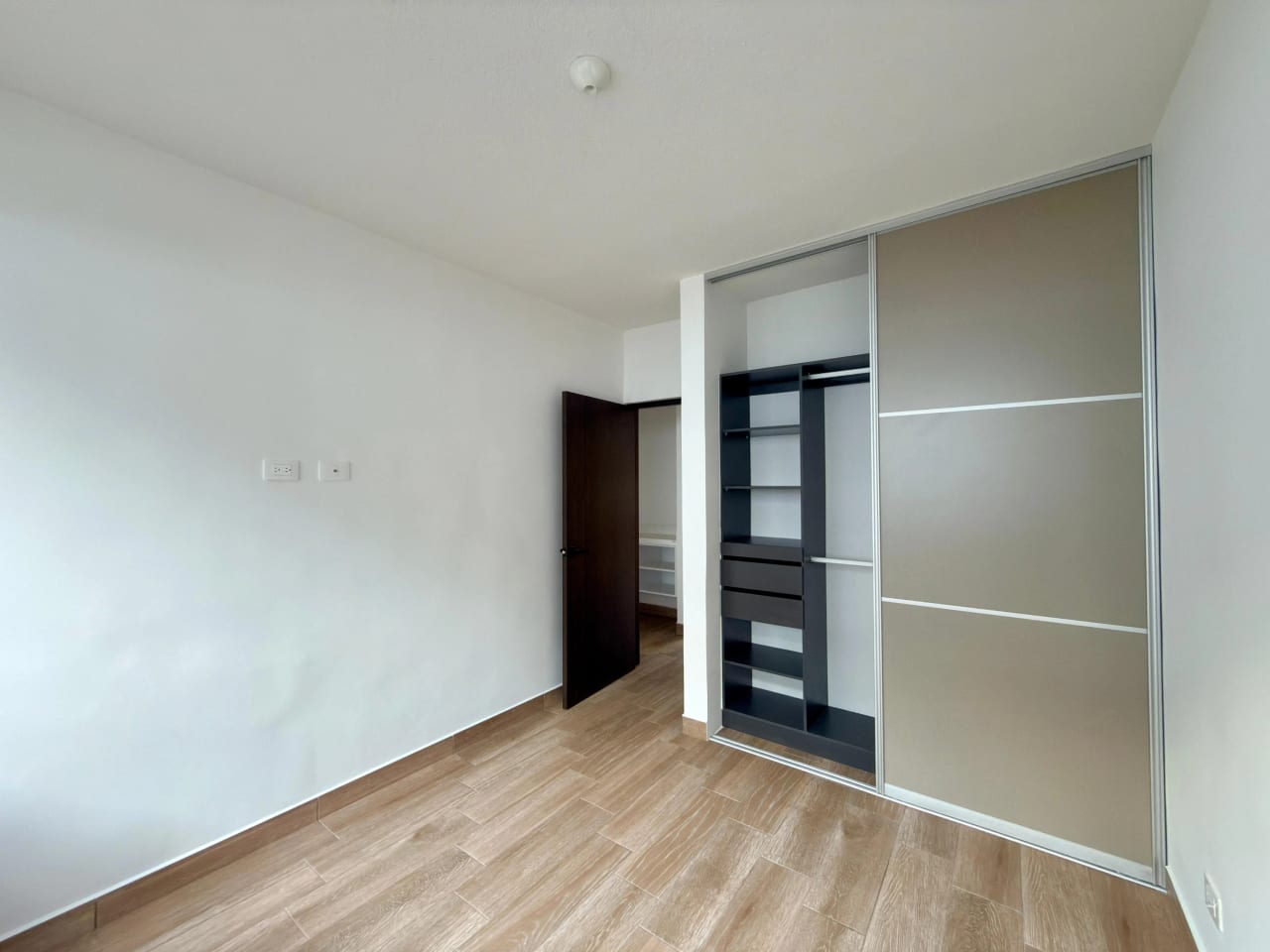 Vendo casa en condominio Laureles zona 16 — Casa en Venta en Zona 16, Guatemala, Ciudad — foto 9 de 16
