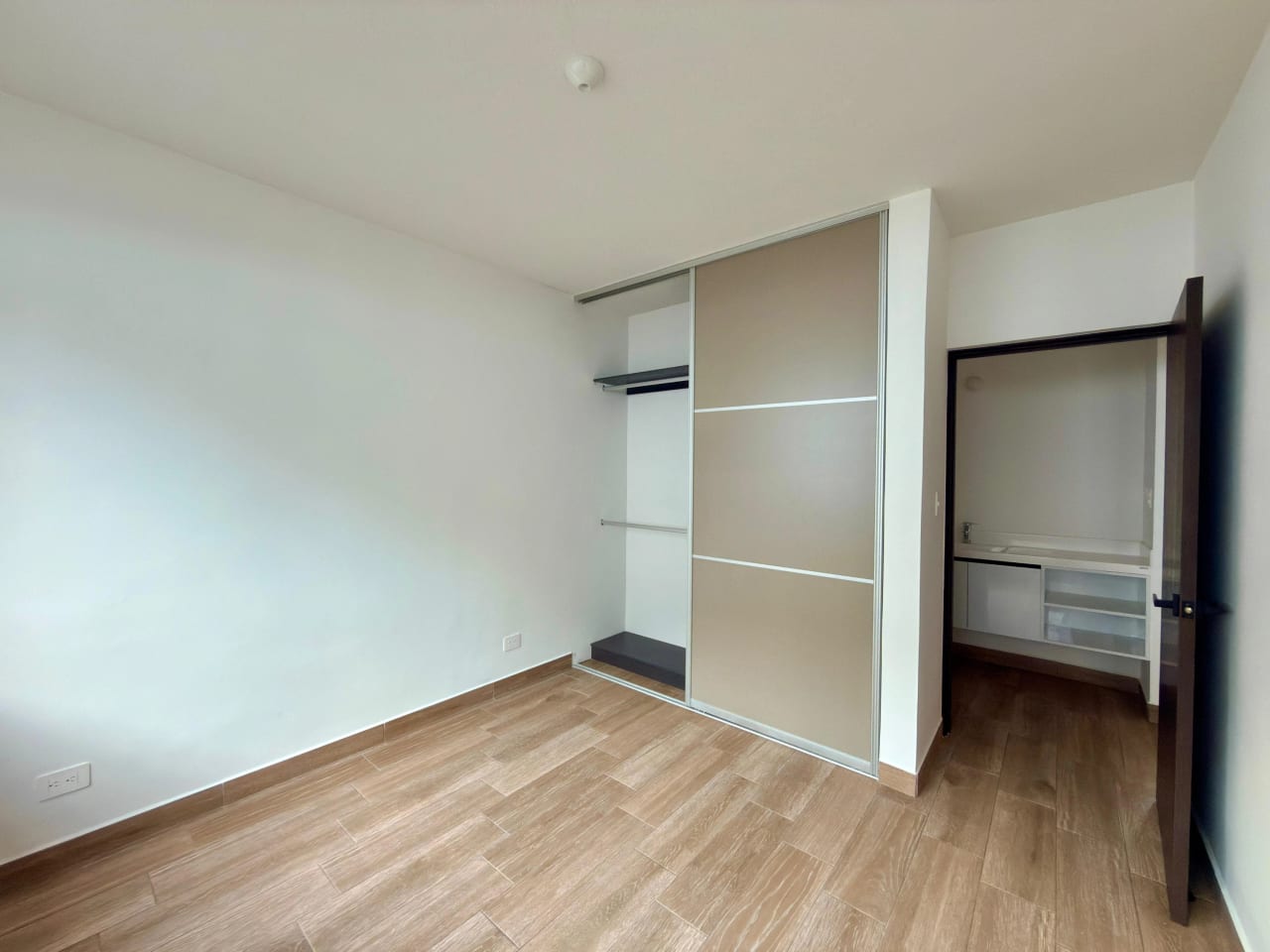 Vendo casa en condominio Laureles zona 16 — Casa en Venta en Zona 16, Guatemala, Ciudad — foto 13 de 16