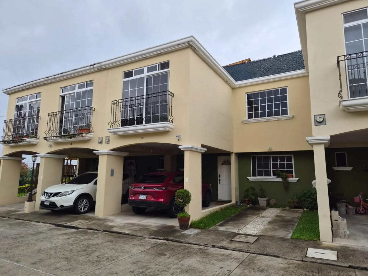 Vendo casa en condominio Vistas de la Paz zona 5 — Casa en Venta en Zona 5, Guatemala, Ciudad — foto 1 de 17