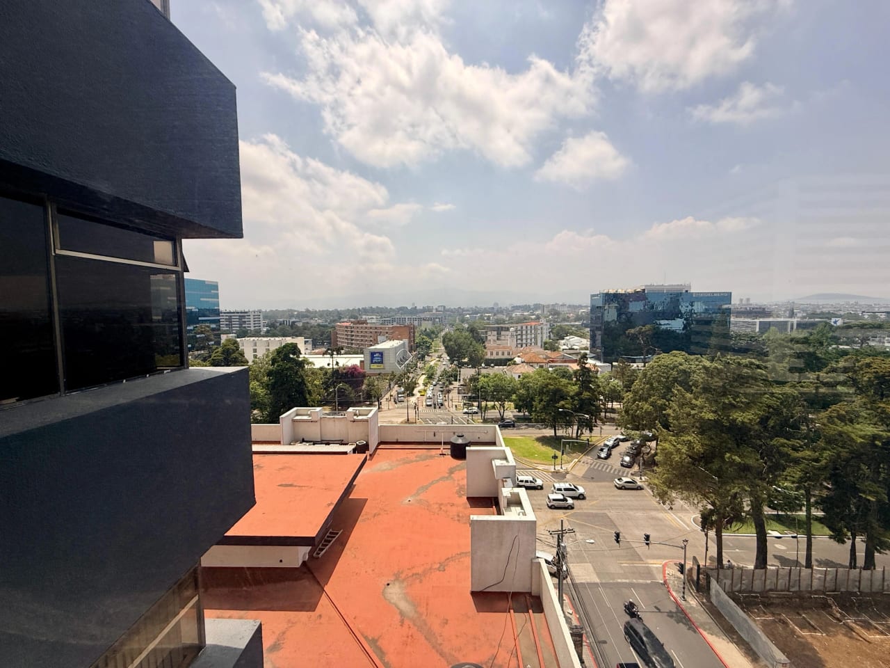 Vendo oficina en edifcio Refroma Montufar zona 10 — Oficina en Venta en Zona 10, Guatemala, Ciudad — foto 1 de 7