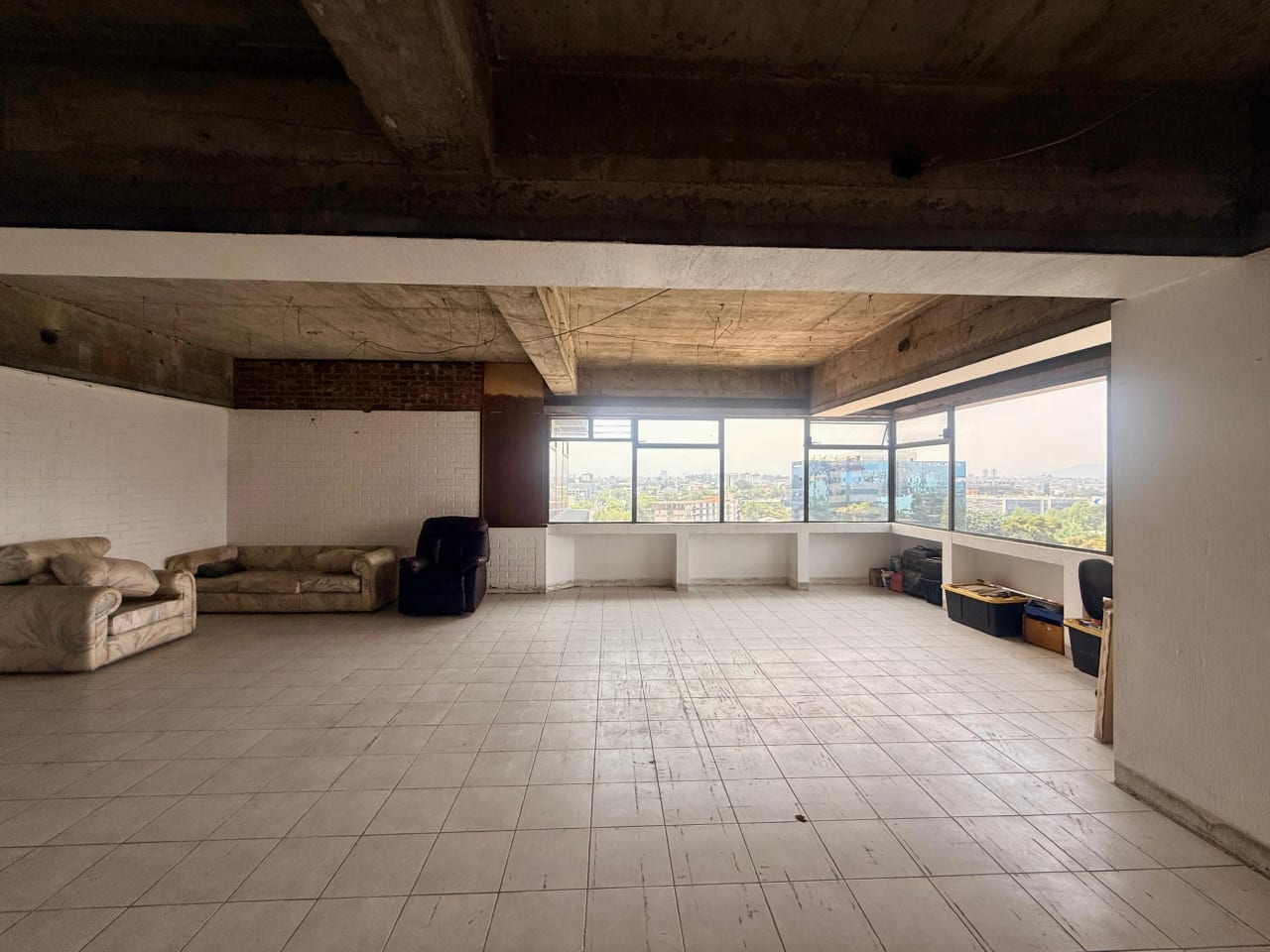 Vendo oficina en edifcio Refroma Montufar zona 10 — Oficina en Venta en Zona 10, Guatemala, Ciudad — foto 2 de 7