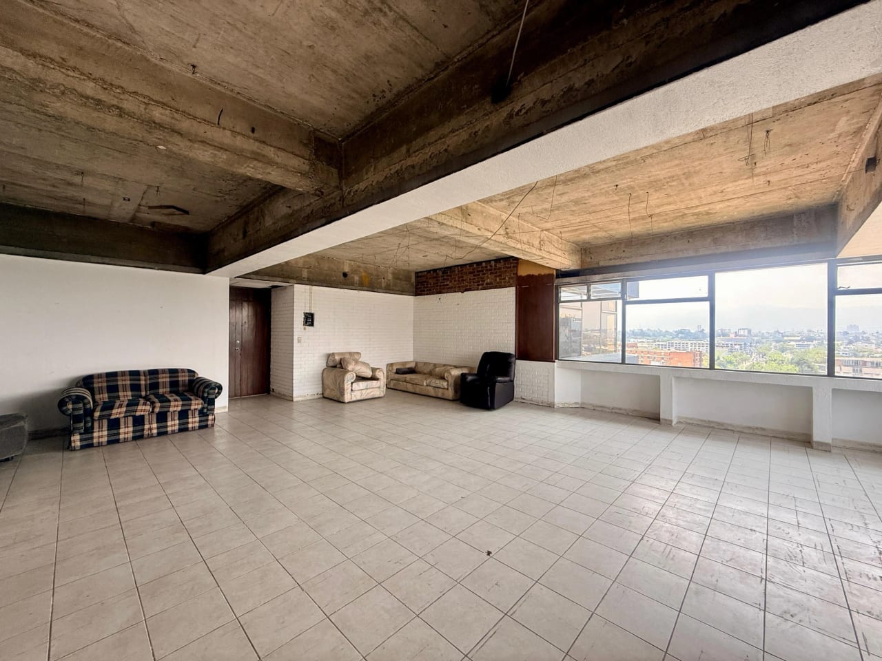 Vendo oficina en edifcio Refroma Montufar zona 10 — Oficina en Venta en Zona 10, Guatemala, Ciudad — foto 3 de 7