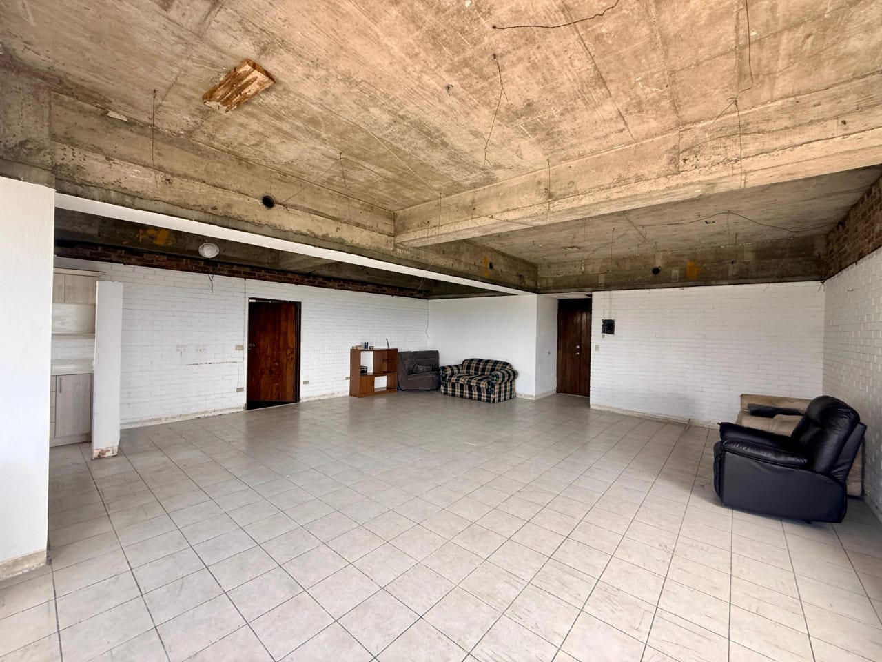 Vendo oficina en edifcio Refroma Montufar zona 10 — Oficina en Venta en Zona 10, Guatemala, Ciudad — foto 4 de 7