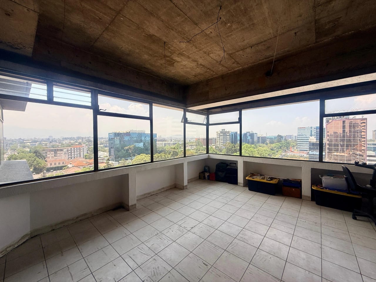 Vendo oficina en edifcio Refroma Montufar zona 10 — Oficina en Venta en Zona 10, Guatemala, Ciudad — foto 6 de 7