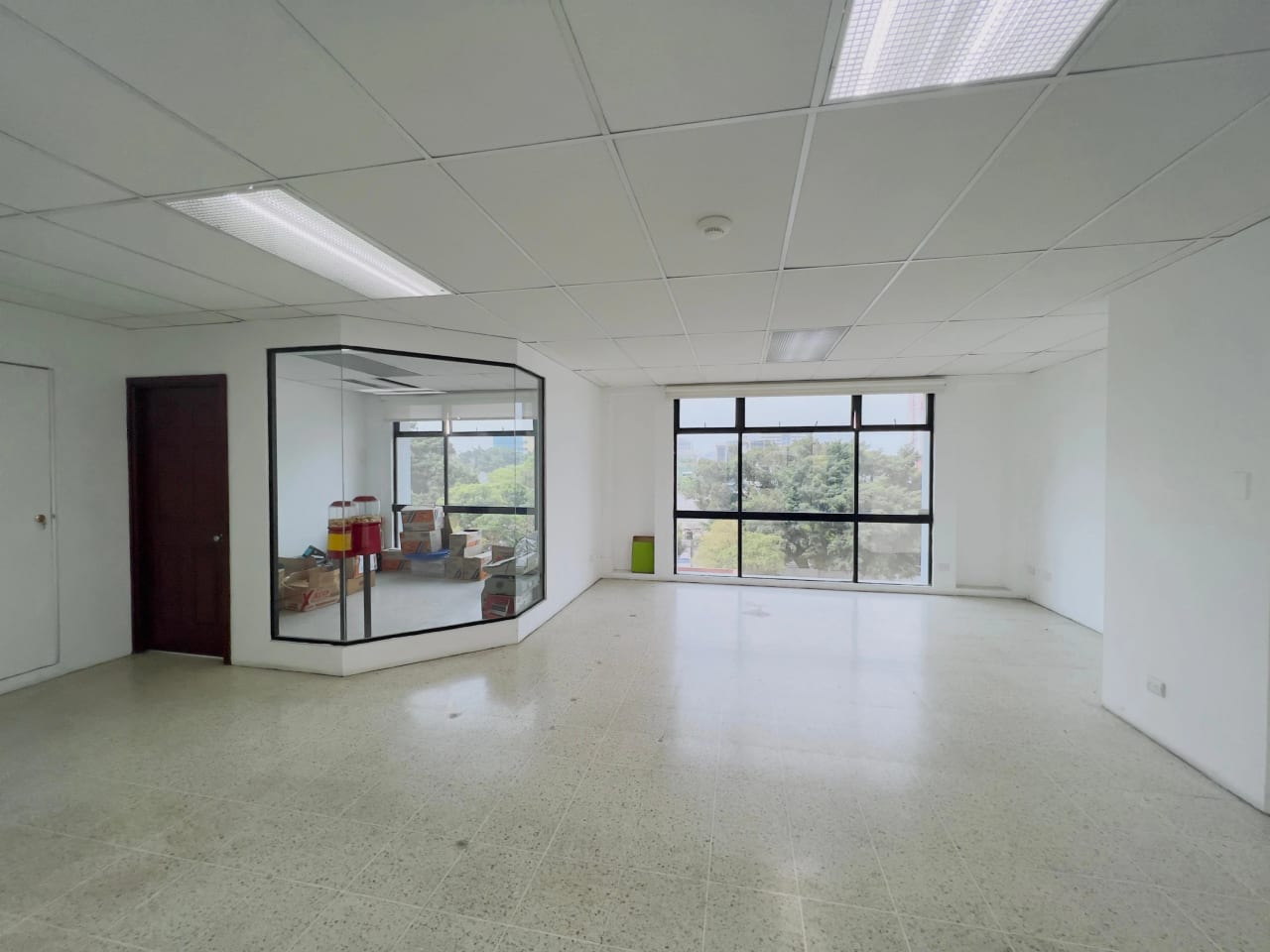 Vendo oficina en edificio Plaza Corporativa Reforma zona 9 — Oficina en Venta en Zona 9, Guatemala, Ciudad — foto 3 de 9