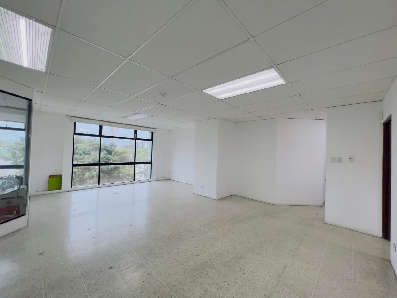 Vendo oficina en edificio Plaza Corporativa Reforma zona 9 — Oficina en Venta en Zona 9, Guatemala, Ciudad — foto 5 de 9