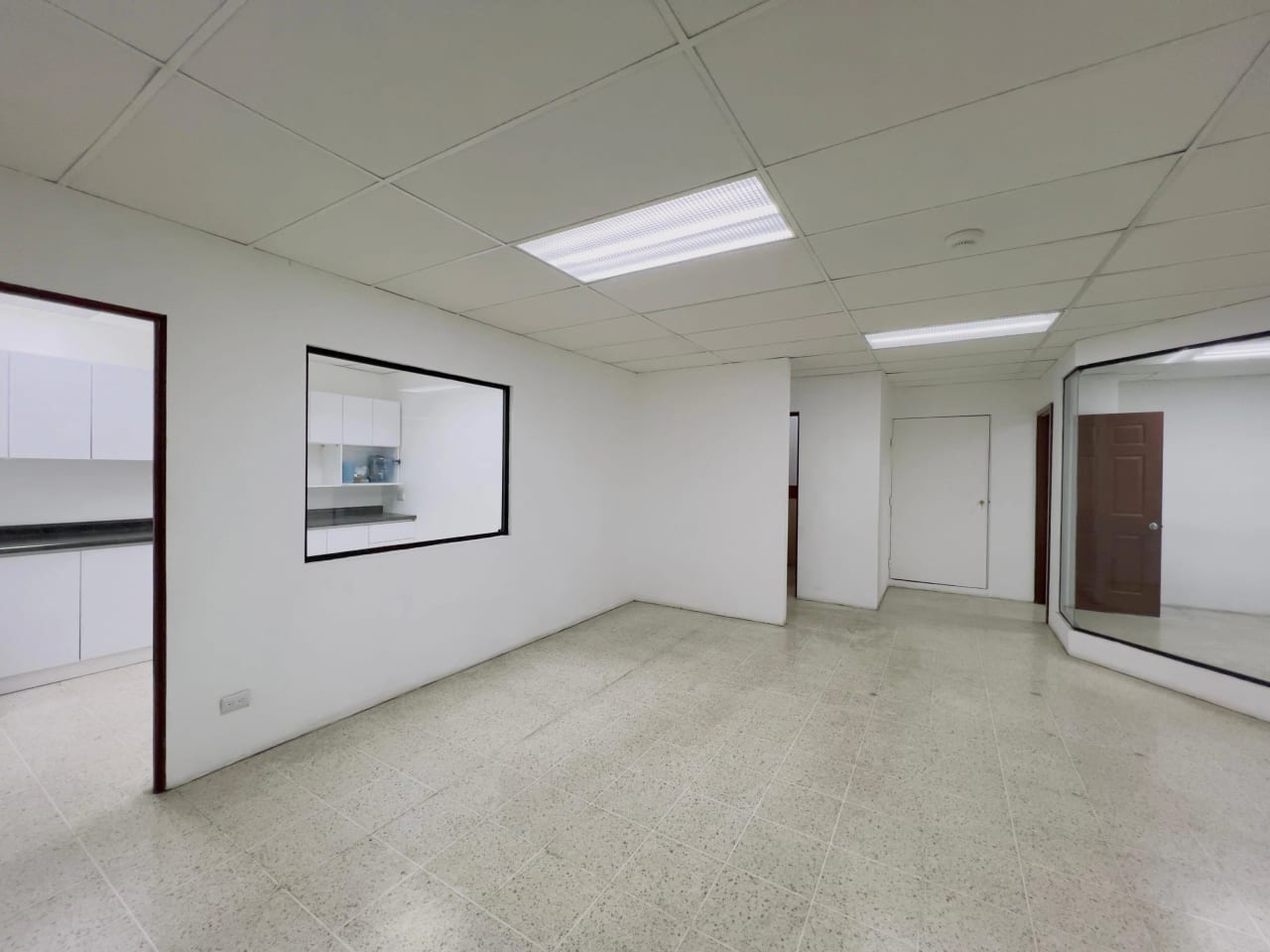 Vendo oficina en edificio Plaza Corporativa Reforma zona 9 — Oficina en Venta en Zona 9, Guatemala, Ciudad — foto 6 de 9