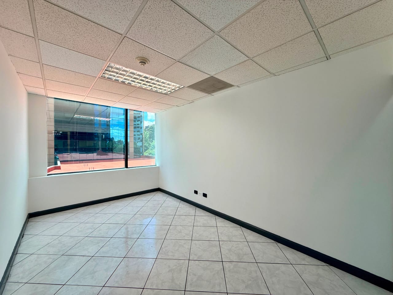 Oficina en venta en Europlaza zona 14 — Oficina en Venta en Zona 14, Guatemala, Ciudad — foto 11 de 14