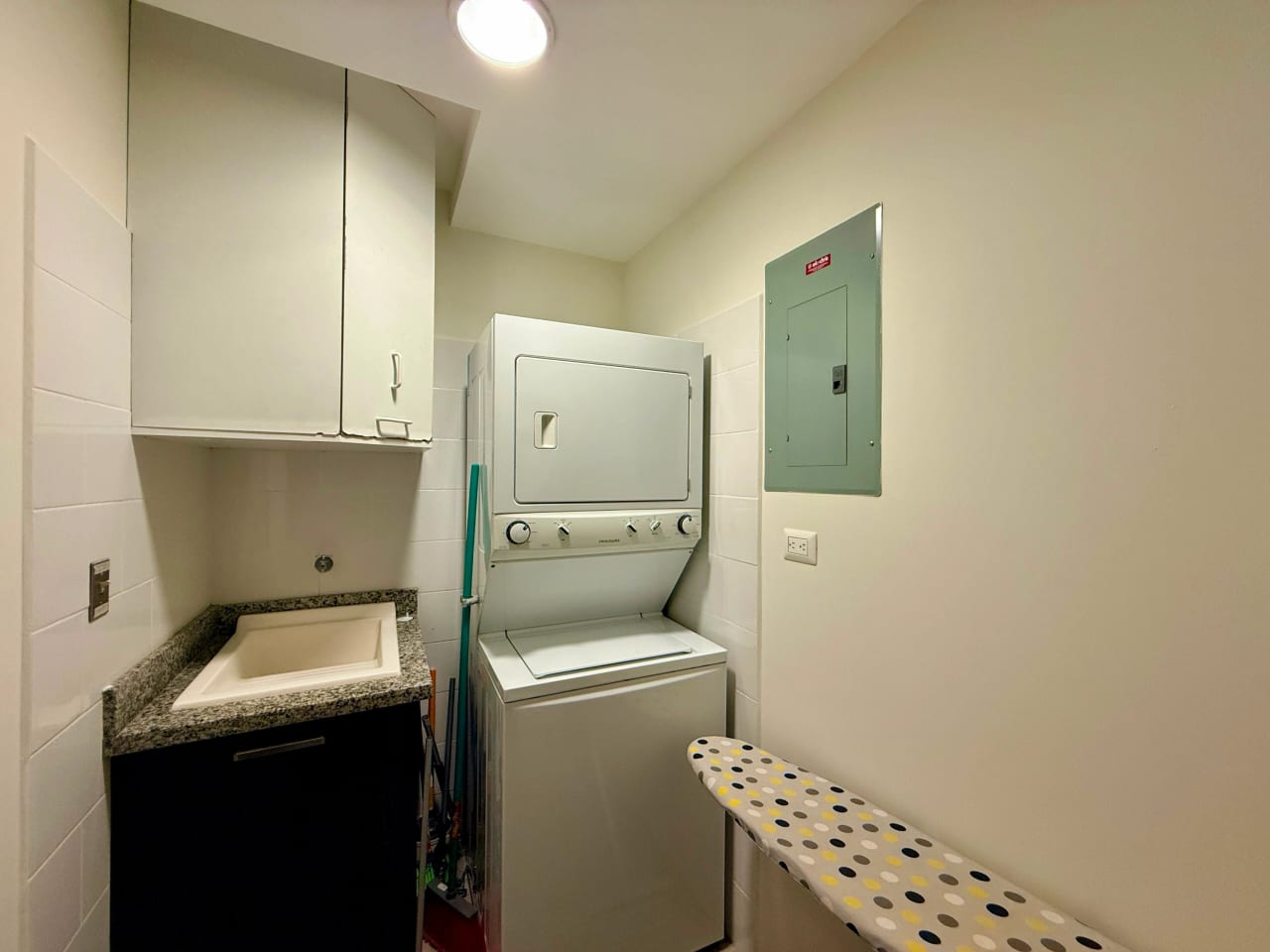 Apartamento amueblado en alquiler en Santa Sofia zona 10 — Apartamento en Alquiler en Zona 10, Guatemala, Ciudad — foto 17 de 17