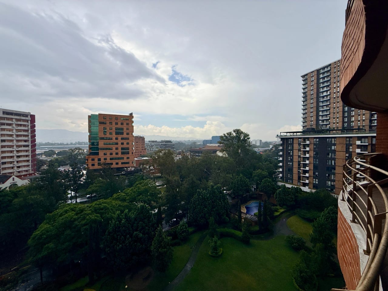 Apartamento en alquiler en Tadeus zona 14 — Apartamento en Alquiler en Zona 14, Guatemala, Ciudad — foto 1 de 13