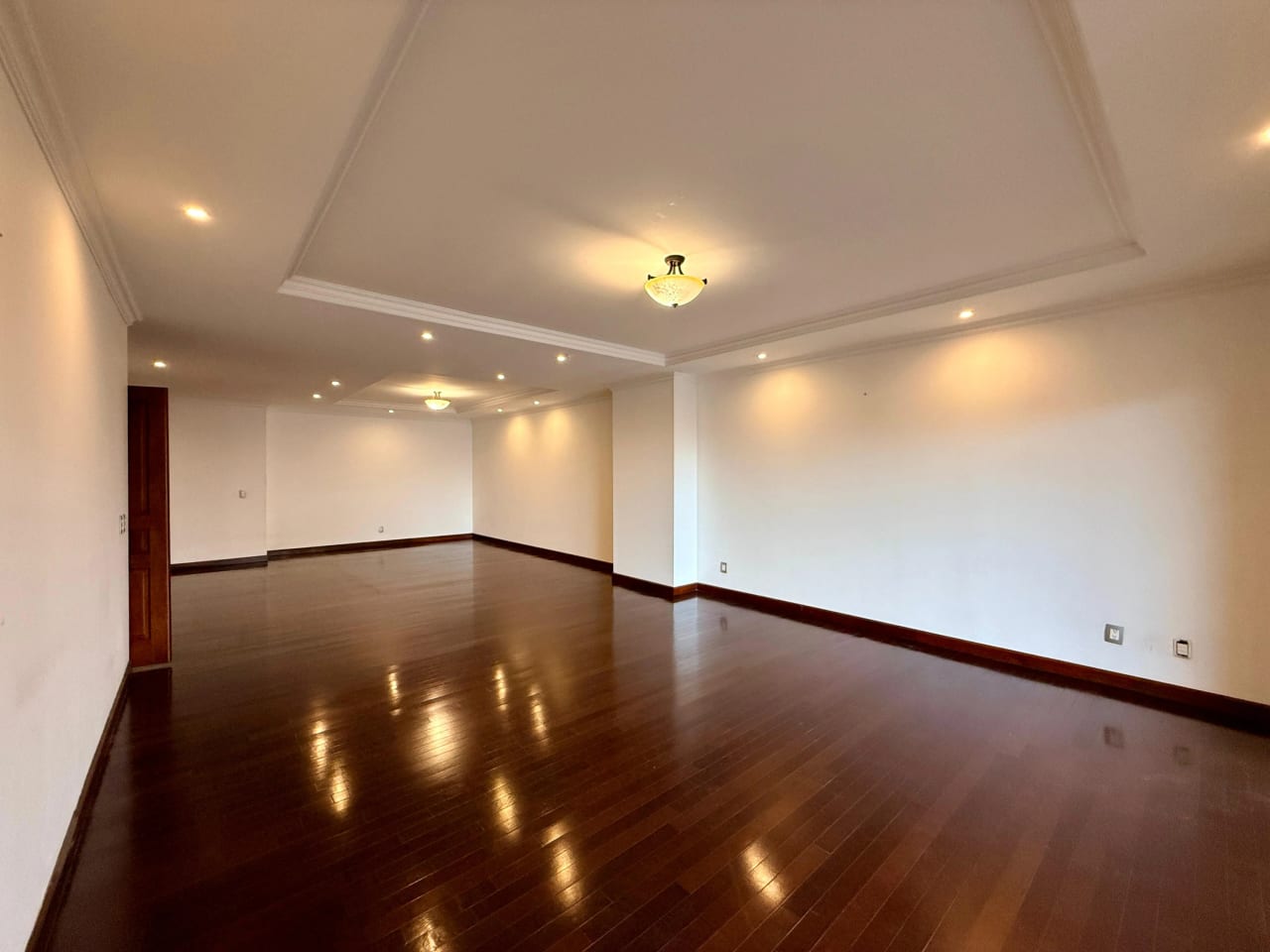 Apartamento en alquiler en Tadeus zona 14 — Apartamento en Alquiler en Zona 14, Guatemala, Ciudad — foto 4 de 13