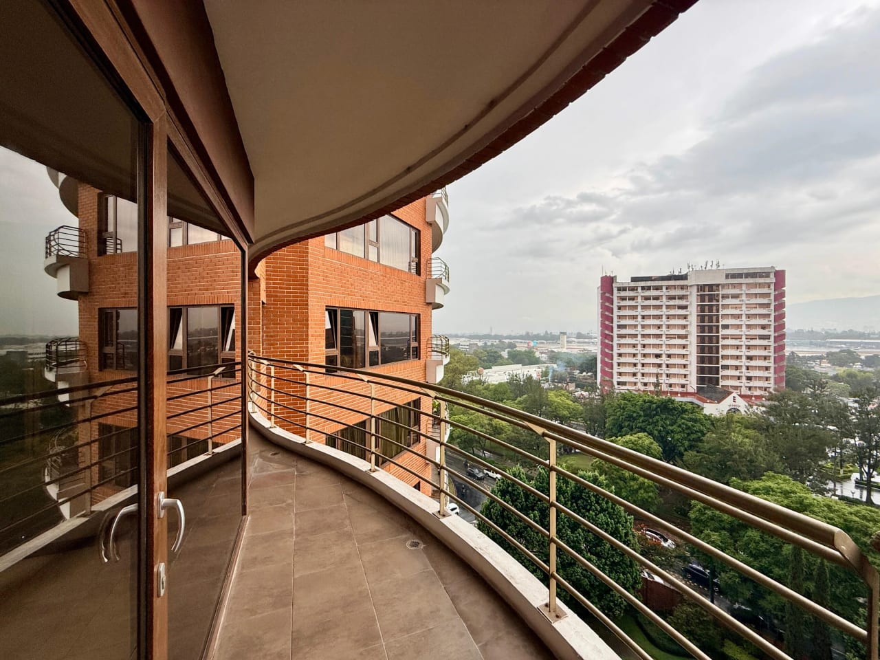 Apartamento en alquiler en Tadeus zona 14 — Apartamento en Alquiler en Zona 14, Guatemala, Ciudad — foto 5 de 13