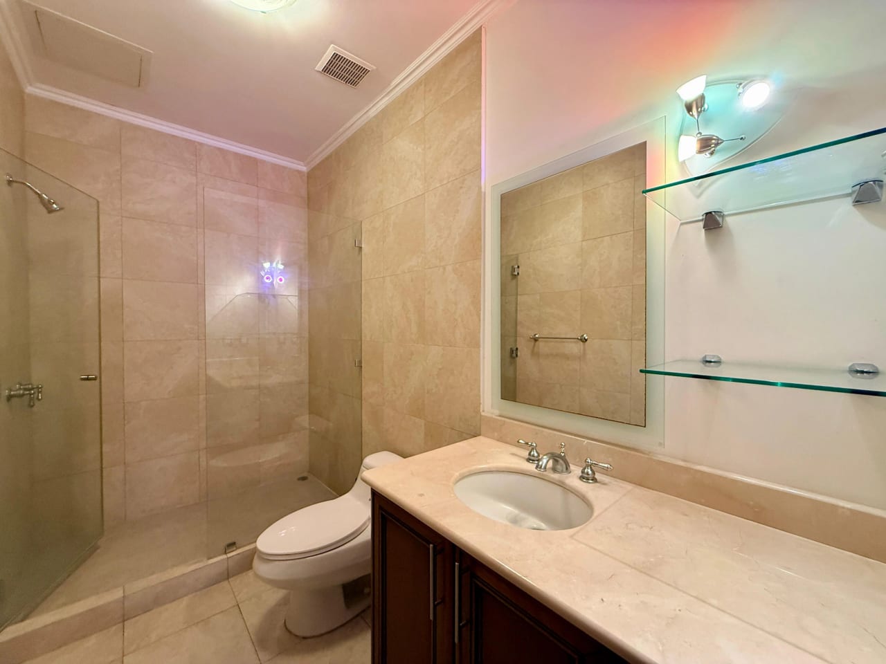 Apartamento en alquiler en Tadeus zona 14 — Apartamento en Alquiler en Zona 14, Guatemala, Ciudad — foto 11 de 13