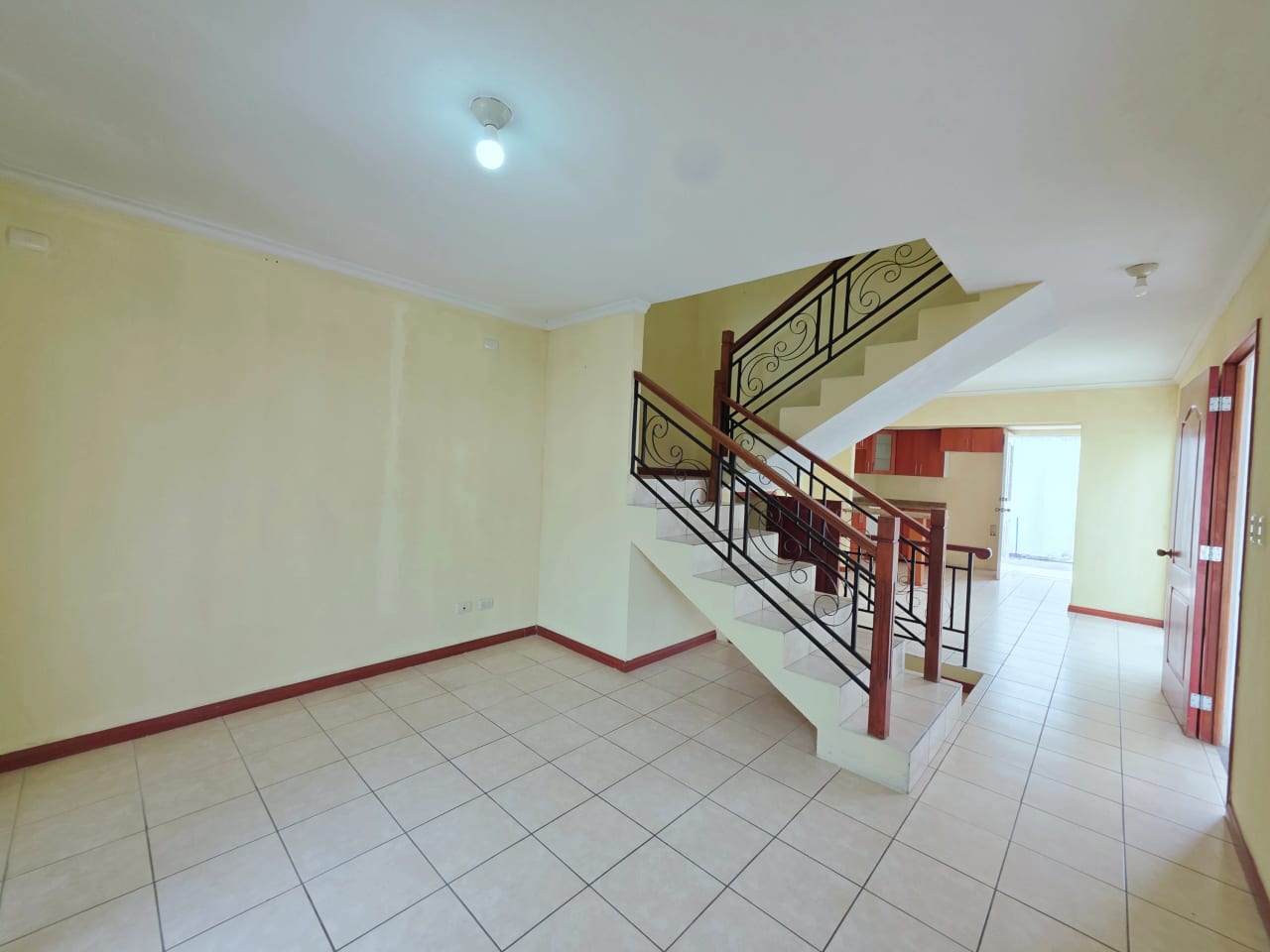 Casa en Venta en Hacienda de Las Flores Villa Nueva — Casa en Venta en Villa Nueva, Guatemala, Ciudad — foto 1 de 9